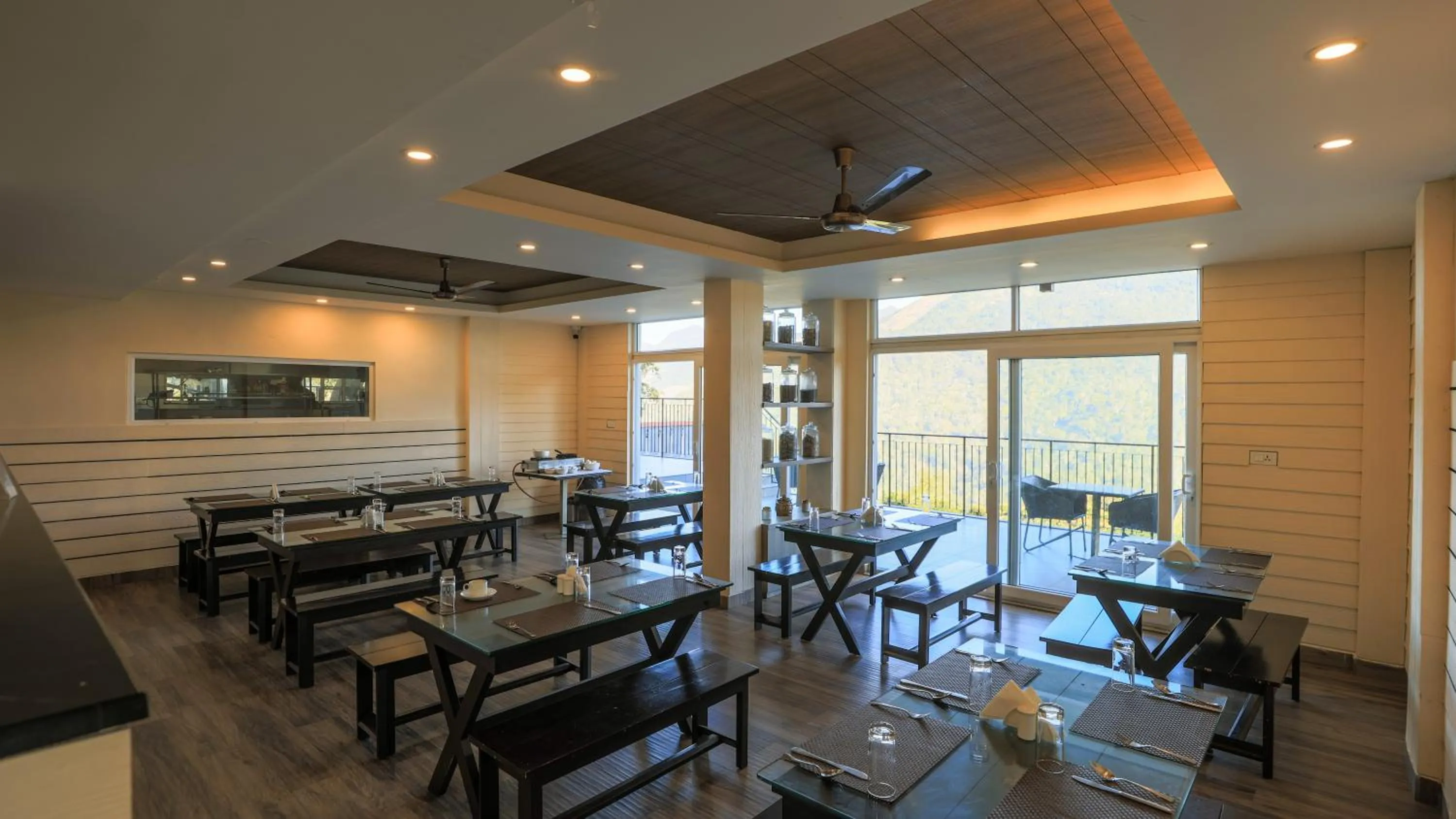 Restaurant/places to eat in Shola Crown Resort - Munnar