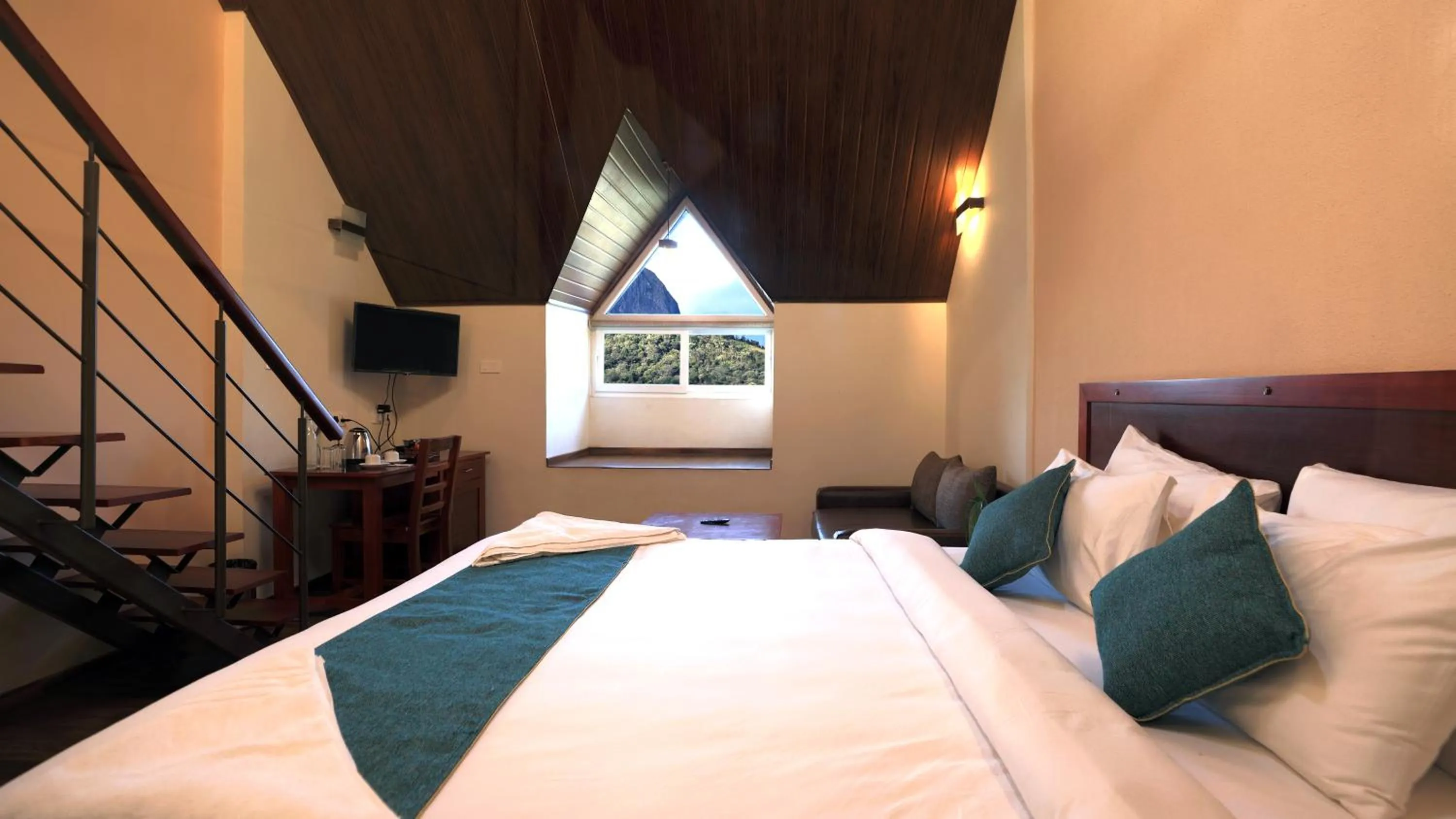 Bed in Shola Crown Resort - Munnar