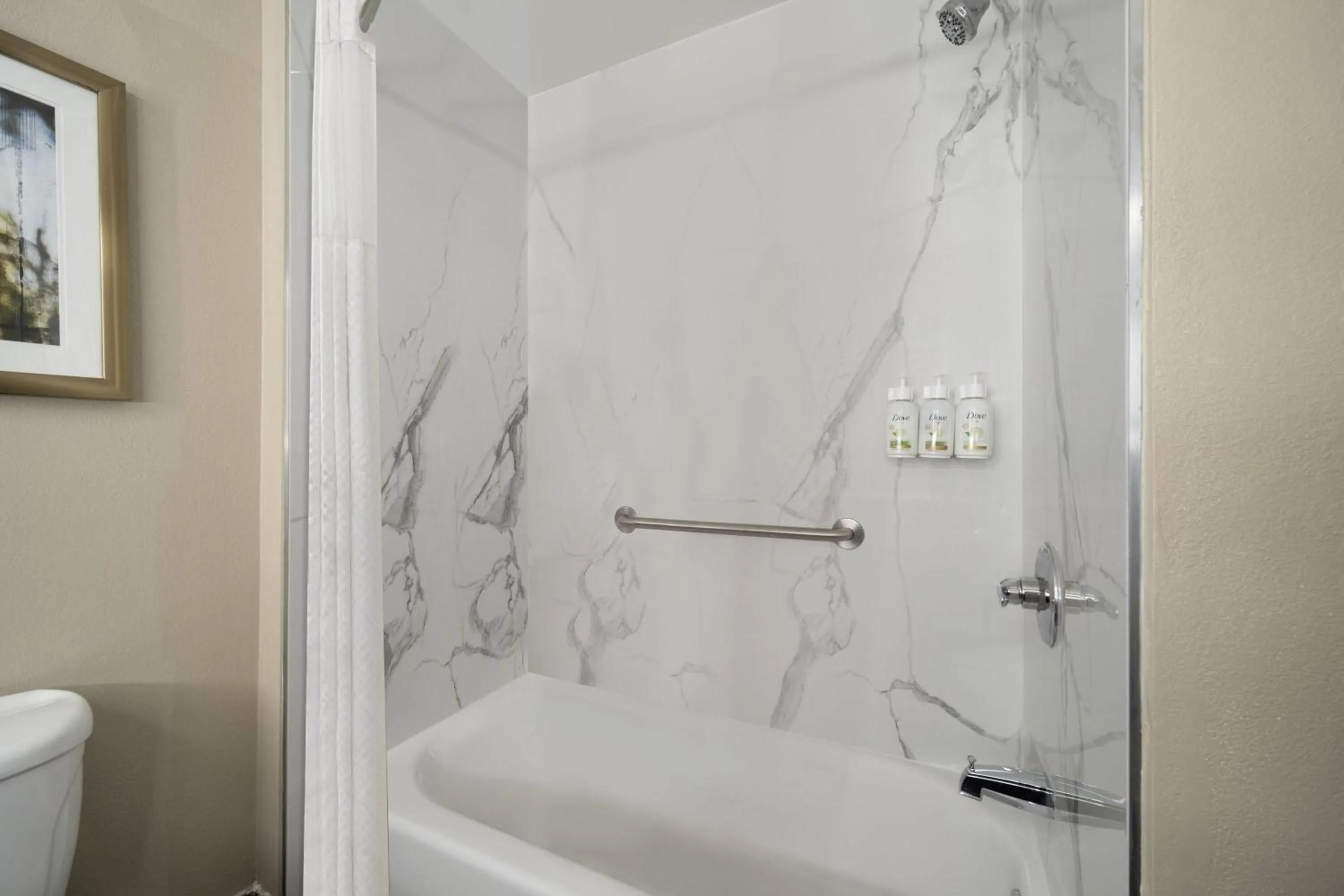 Bathroom in La Quinta by Wyndham Atlanta Stockbridge