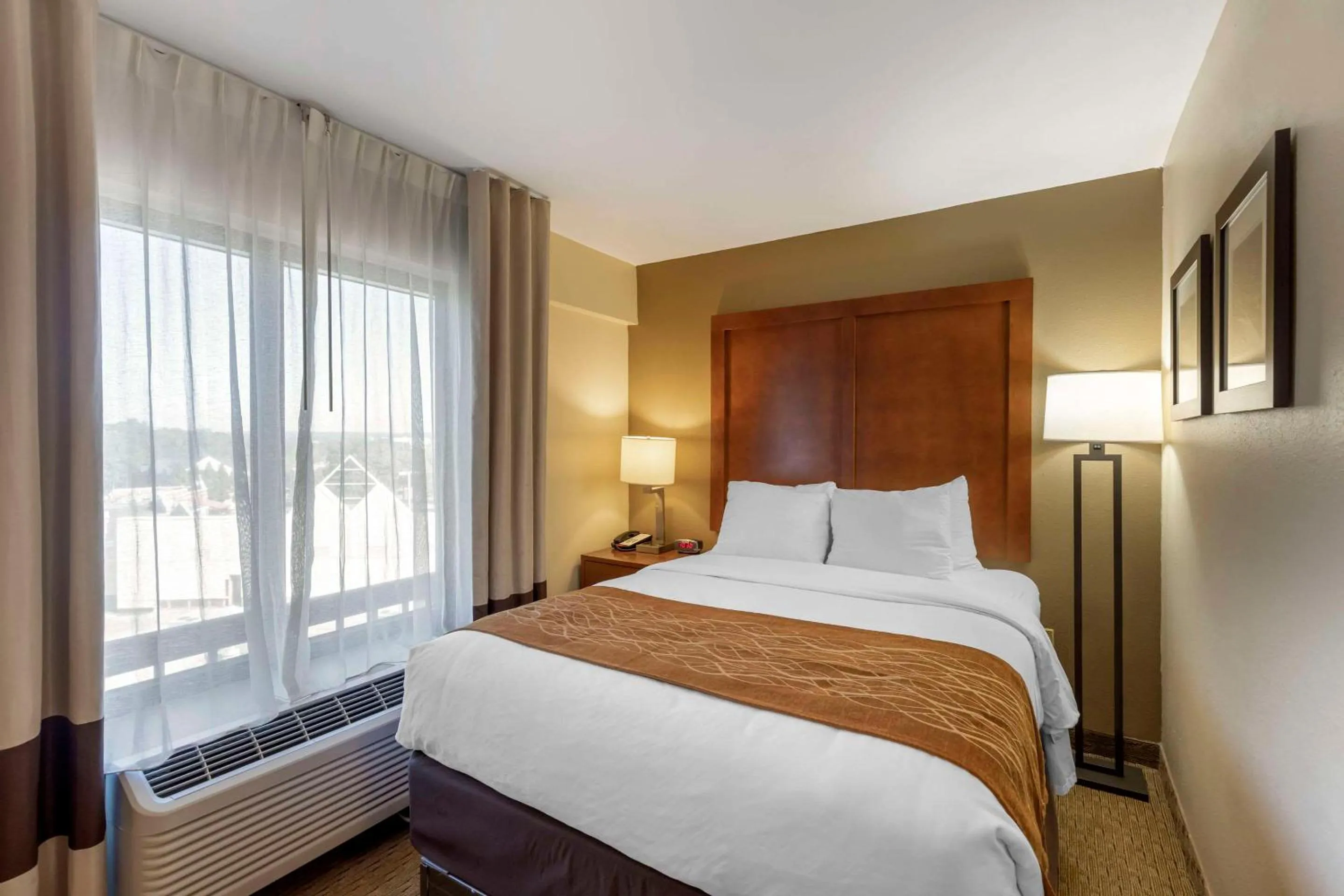 Bedroom, Bed in Comfort Inn Kennesaw