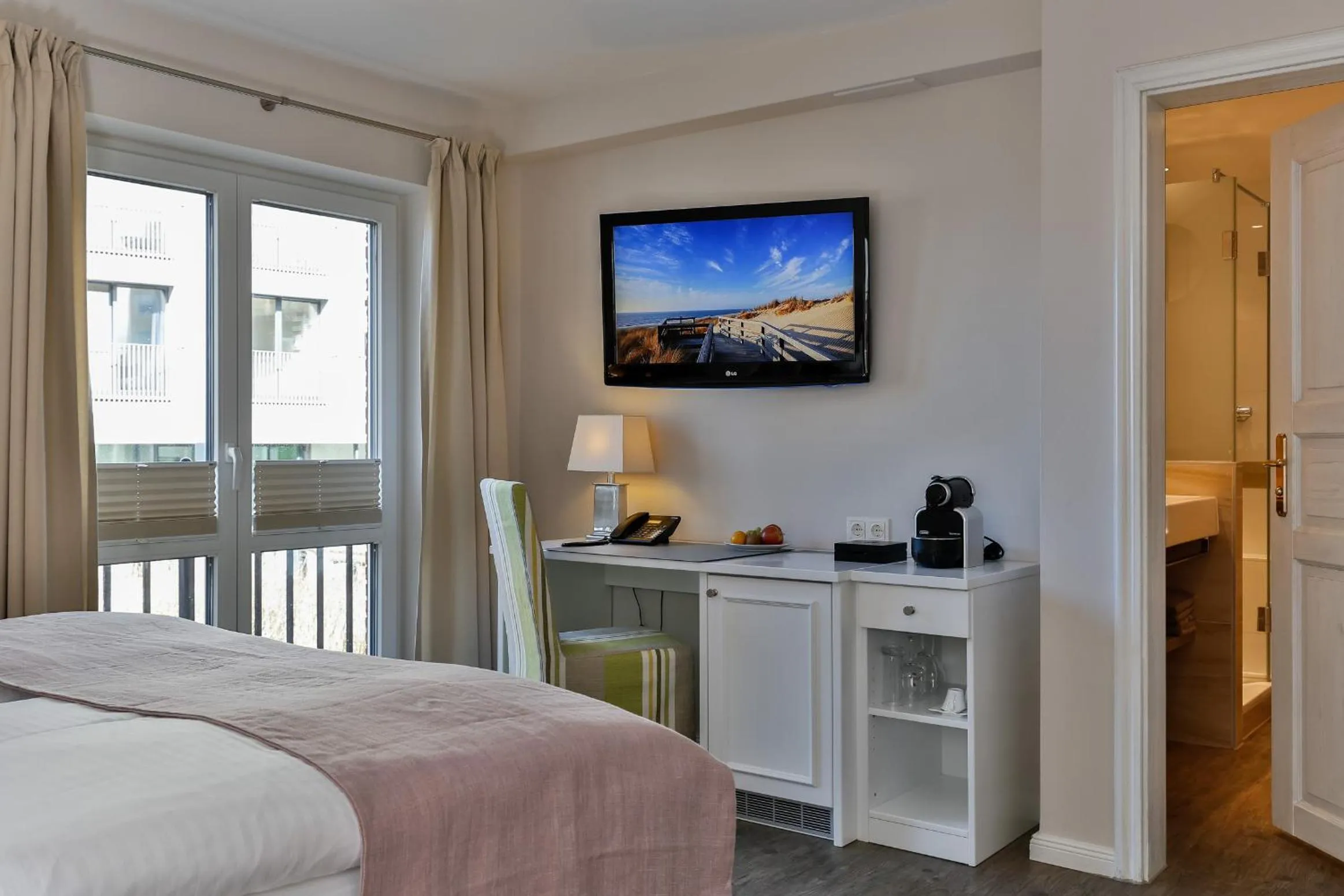 Photo of the whole room, Bed in Hotel Uthland