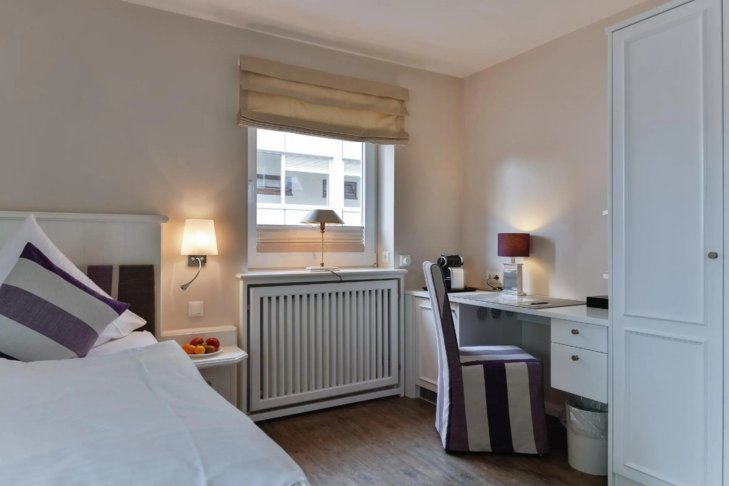 Coffee/tea facilities, Bed in Hotel Uthland