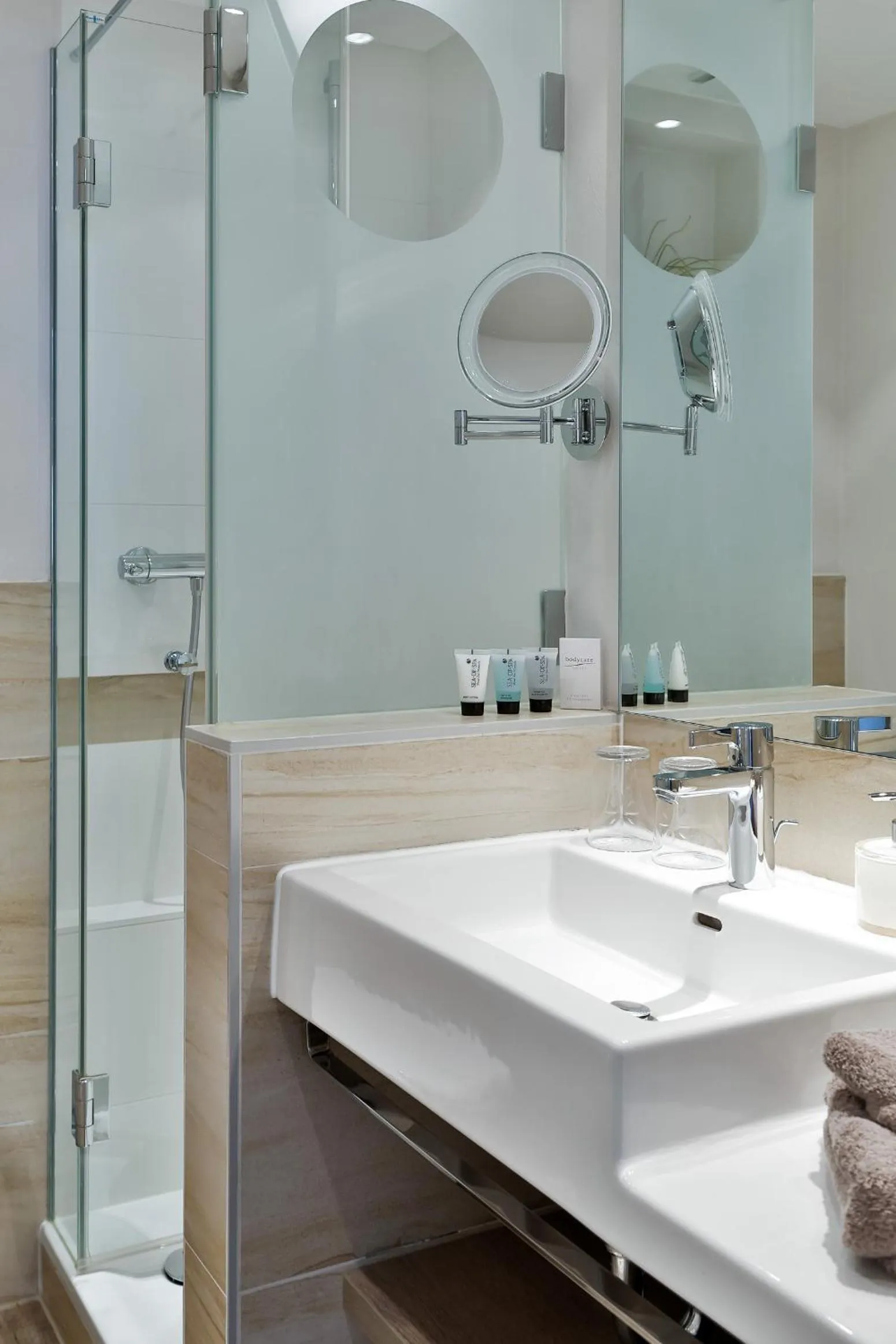 Shower in Hotel Uthland