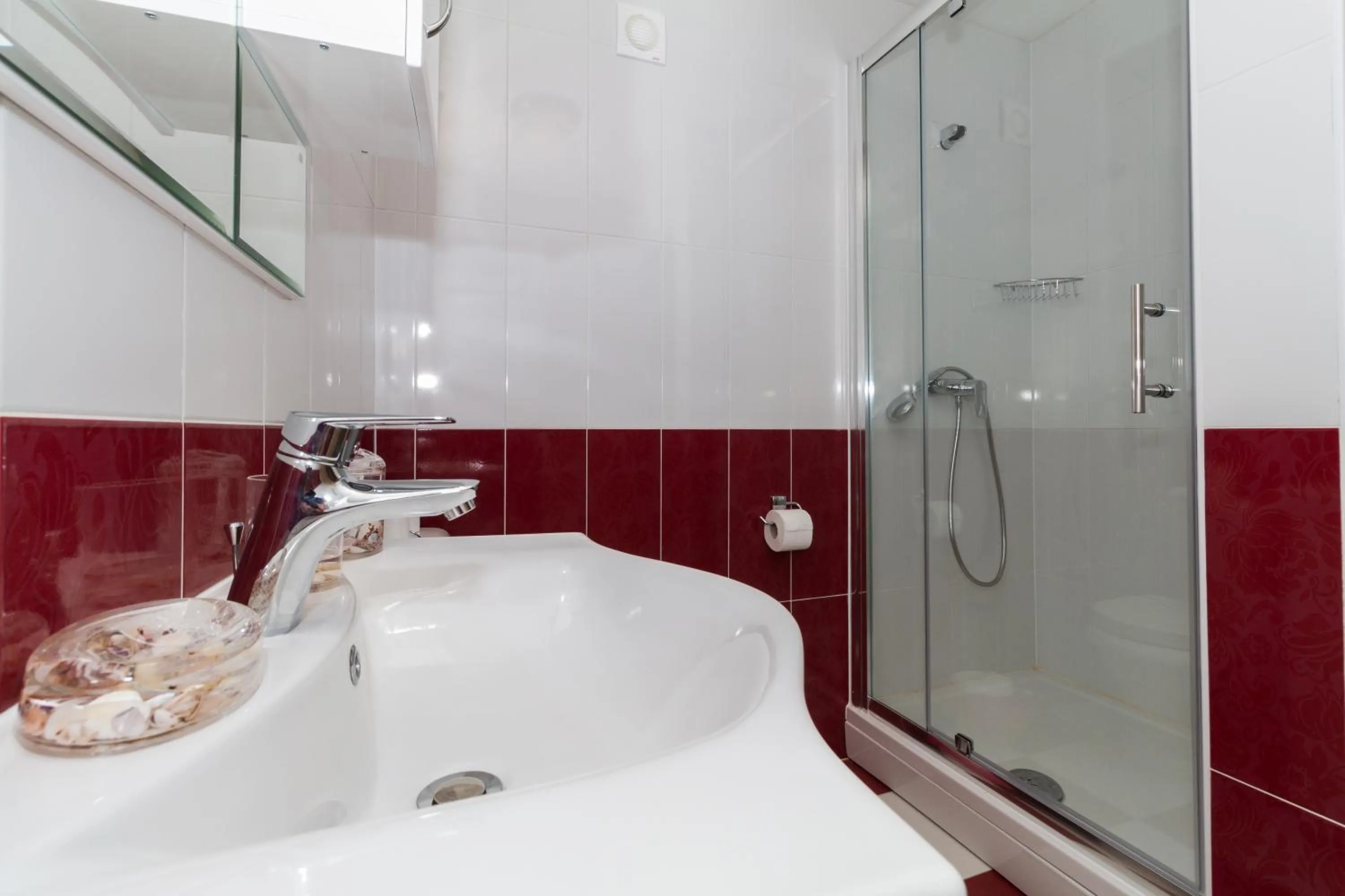 Shower in Apartments Villa-Ines Center