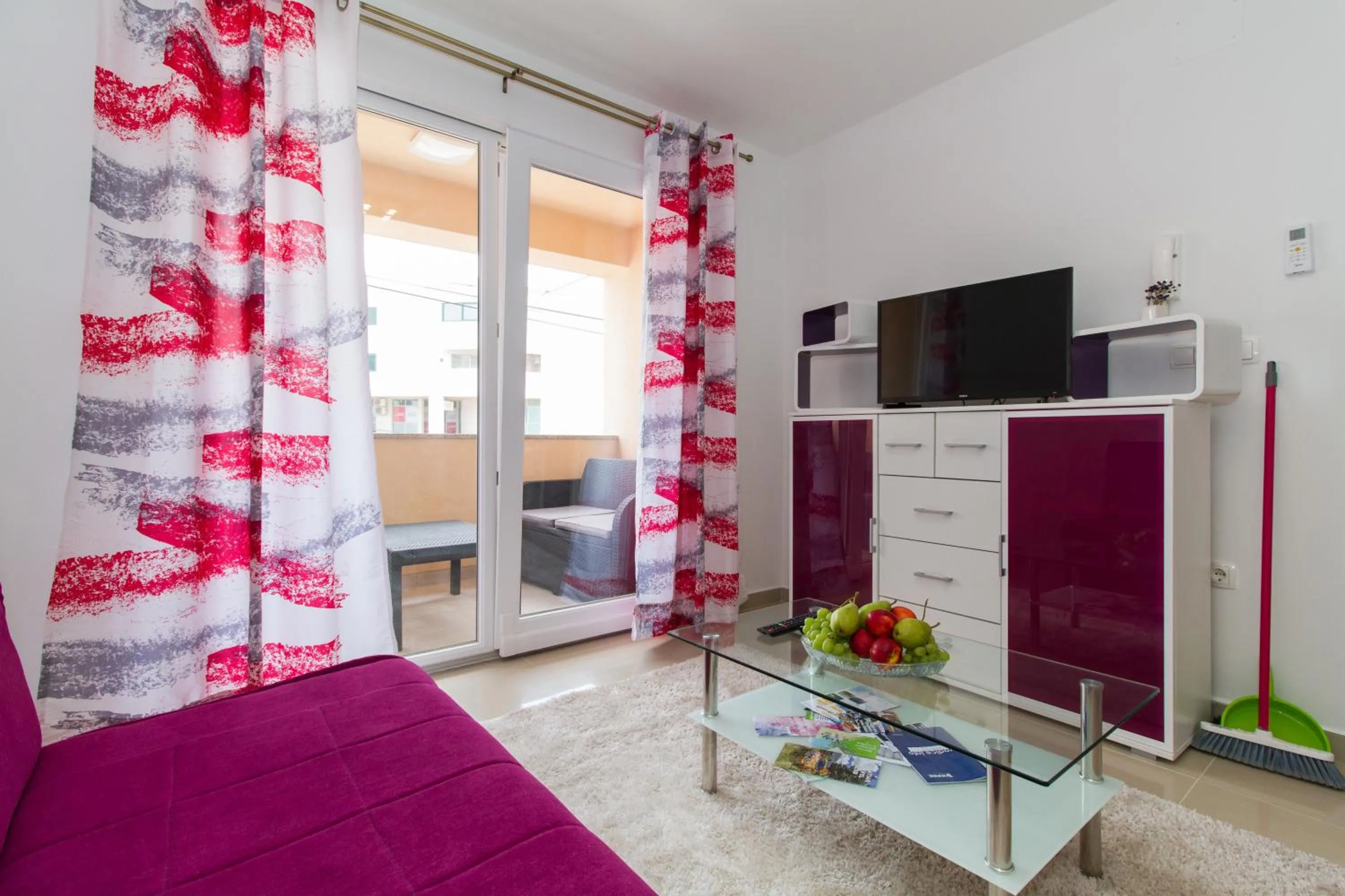 TV and multimedia in Apartments Villa-Ines Center