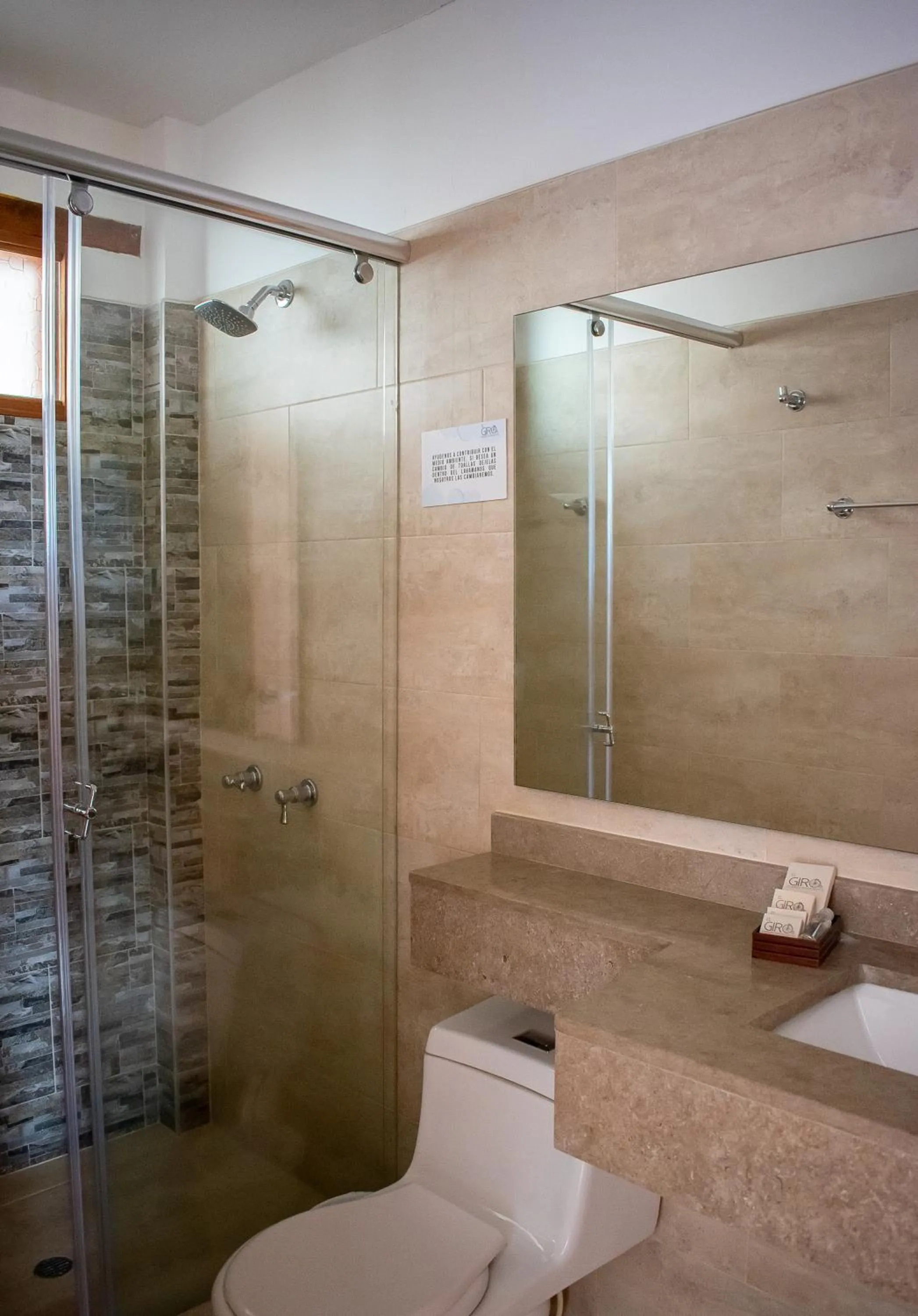 Shower in Hotel El Giro