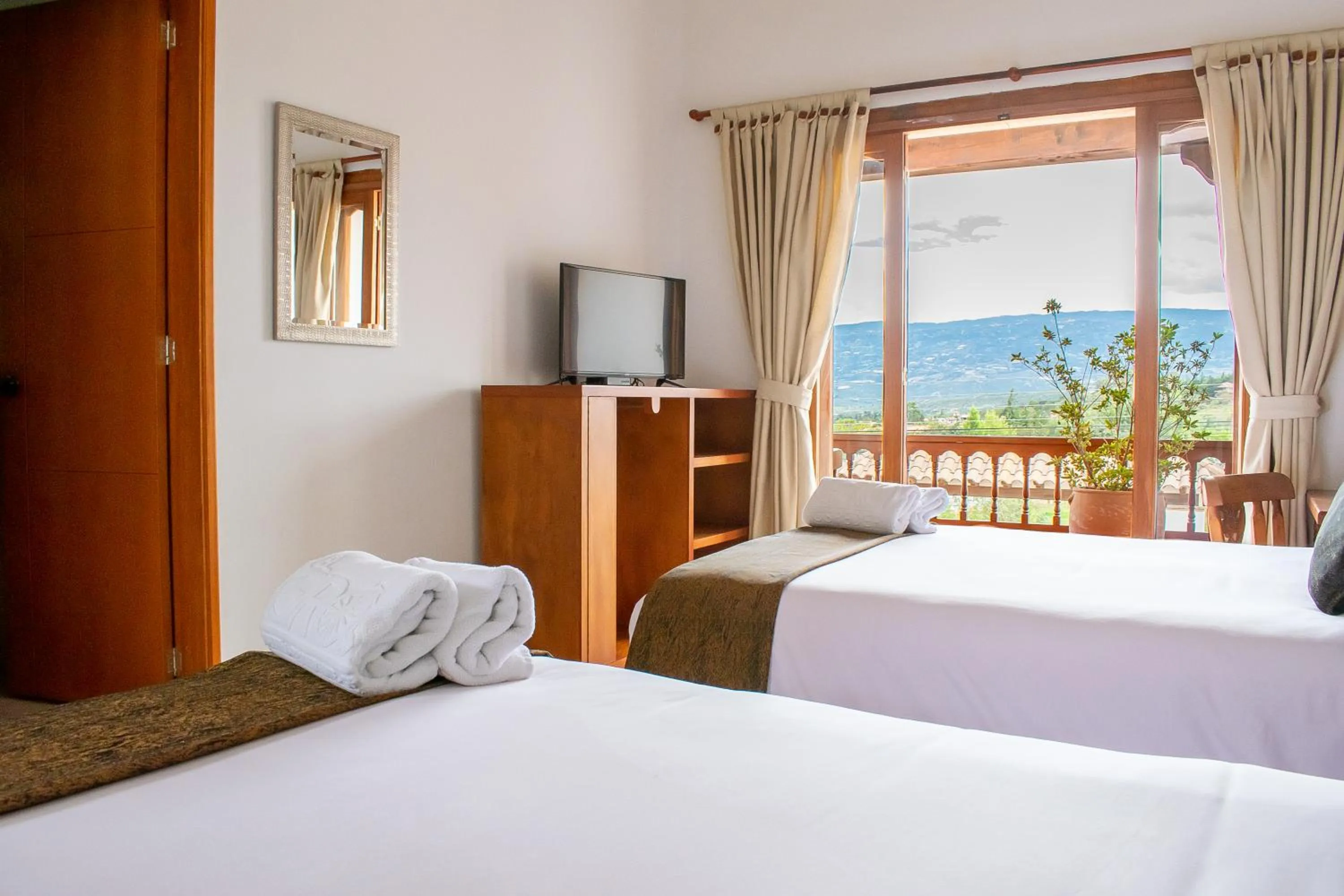 Mountain view, Bed in Hotel El Giro