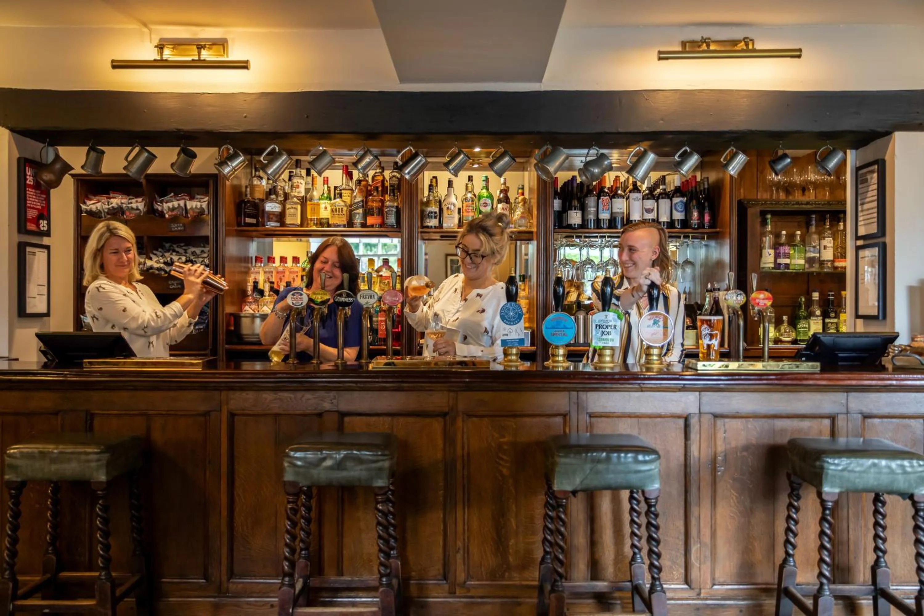 Lounge or bar in The Lamb Inn