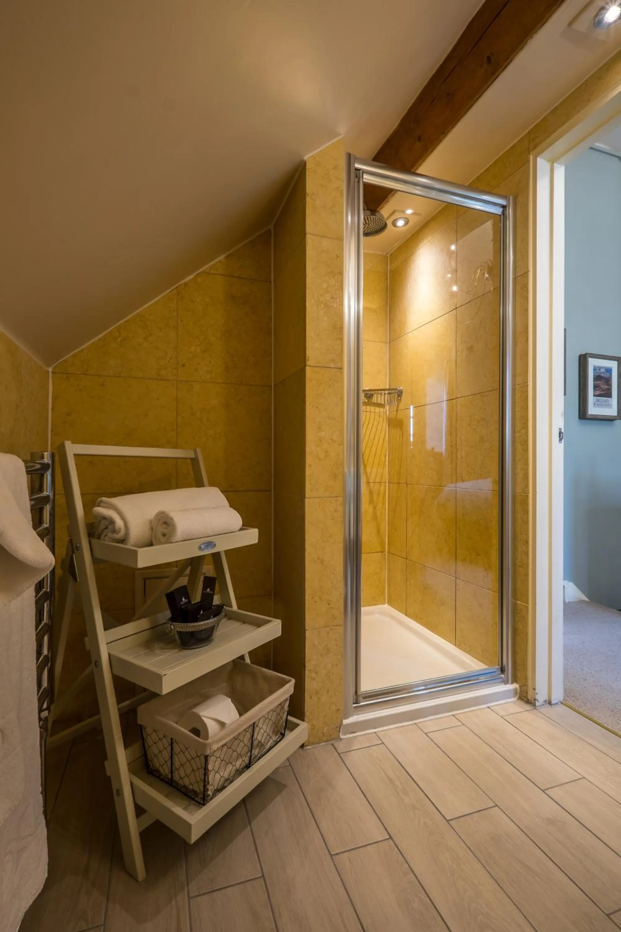Bathroom, Bed in The Lamb Inn