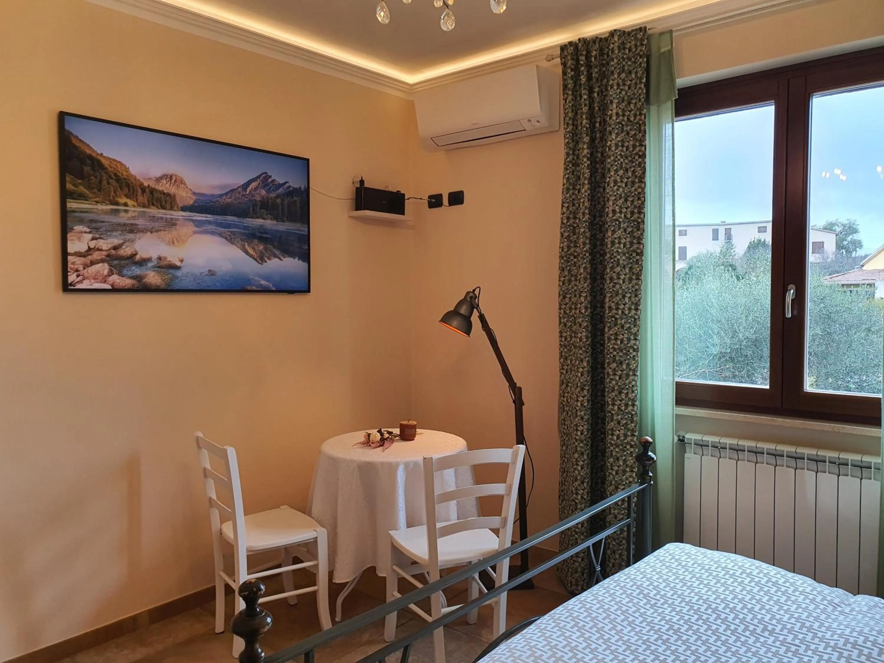 TV and multimedia, Bed in Villa Malvasio Pool and Jacuzzi Room Sassari