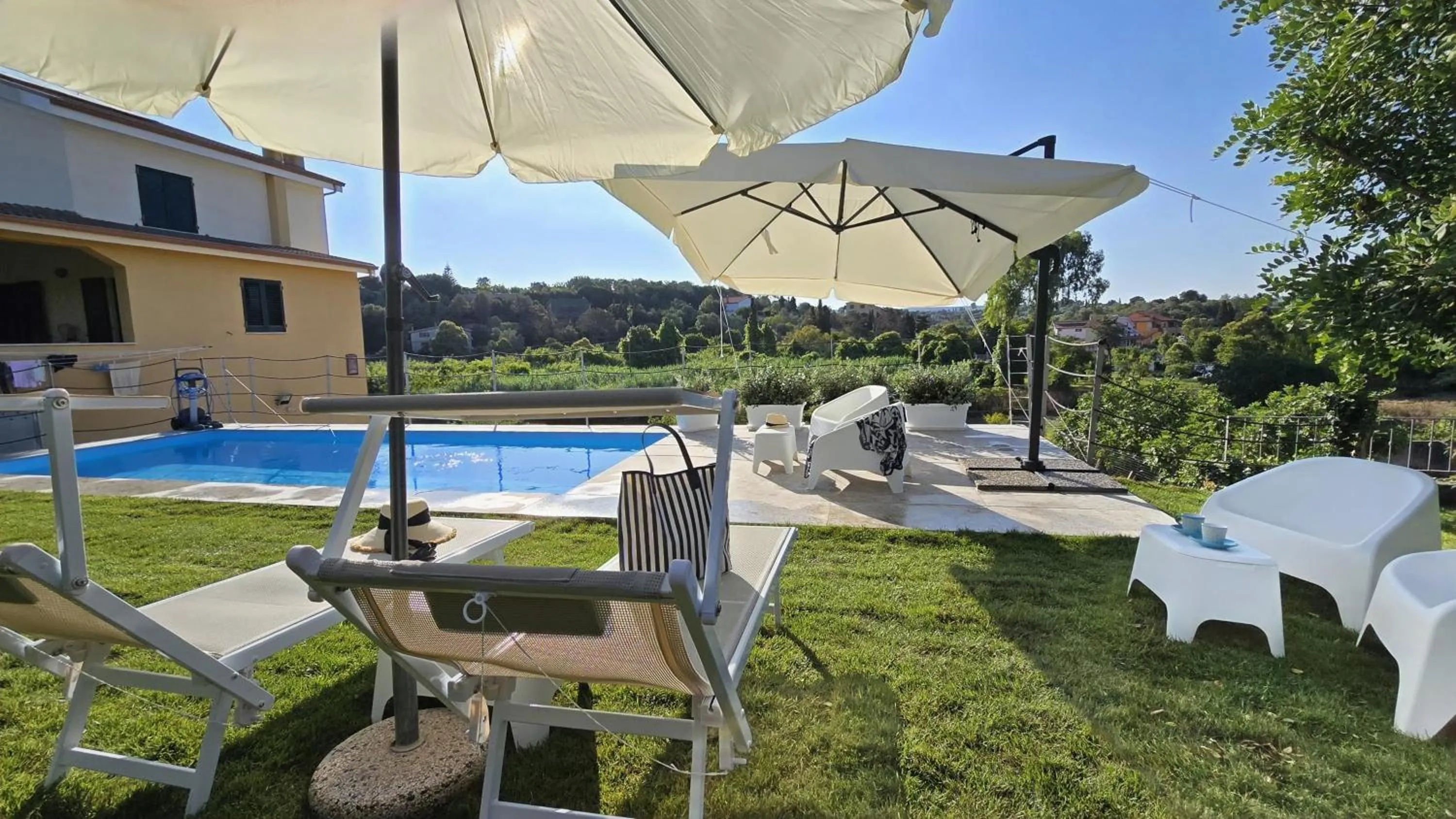 Garden in Villa Malvasio Pool and Jacuzzi Room Sassari