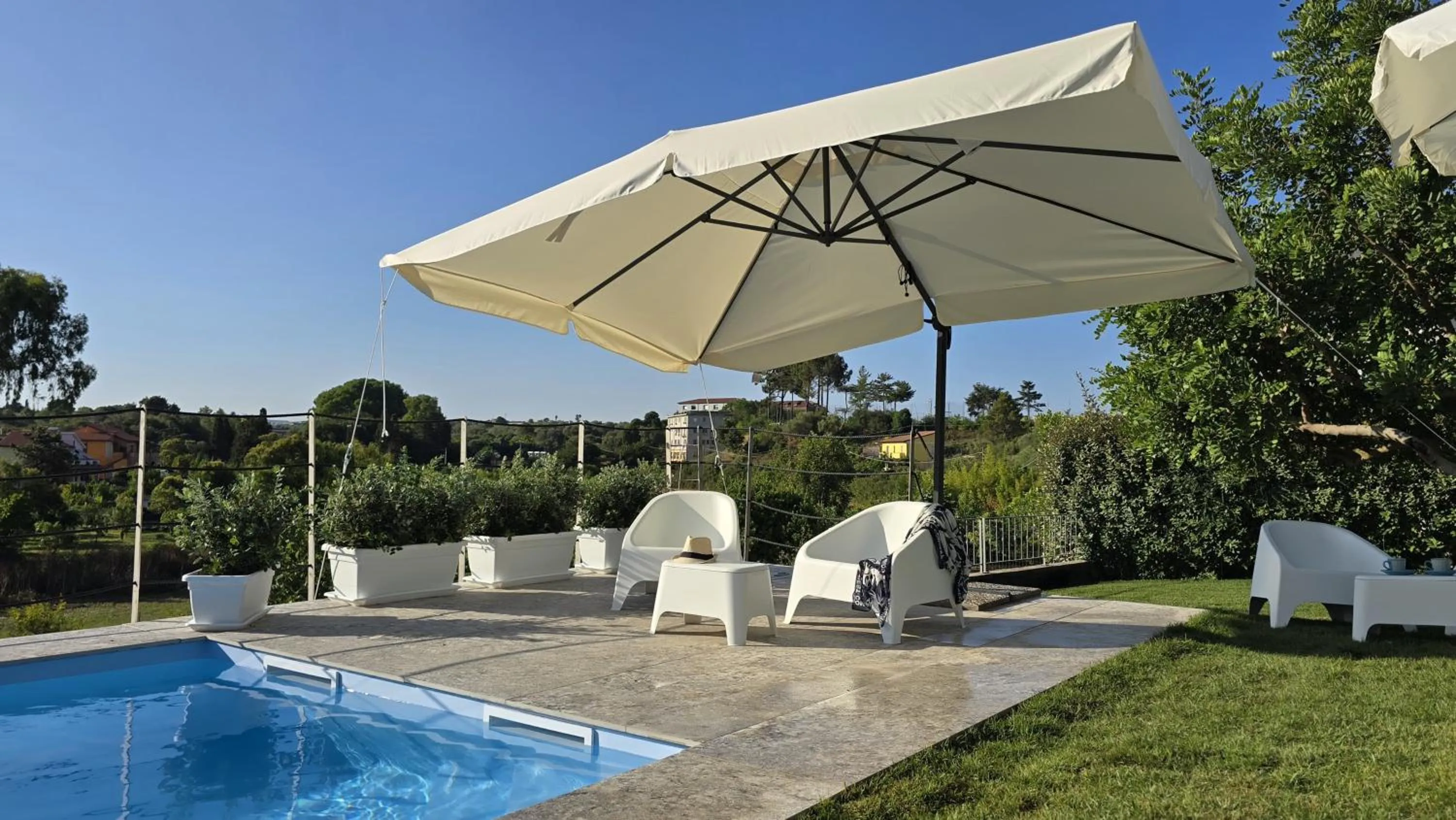 Garden in Villa Malvasio Pool and Jacuzzi Room Sassari