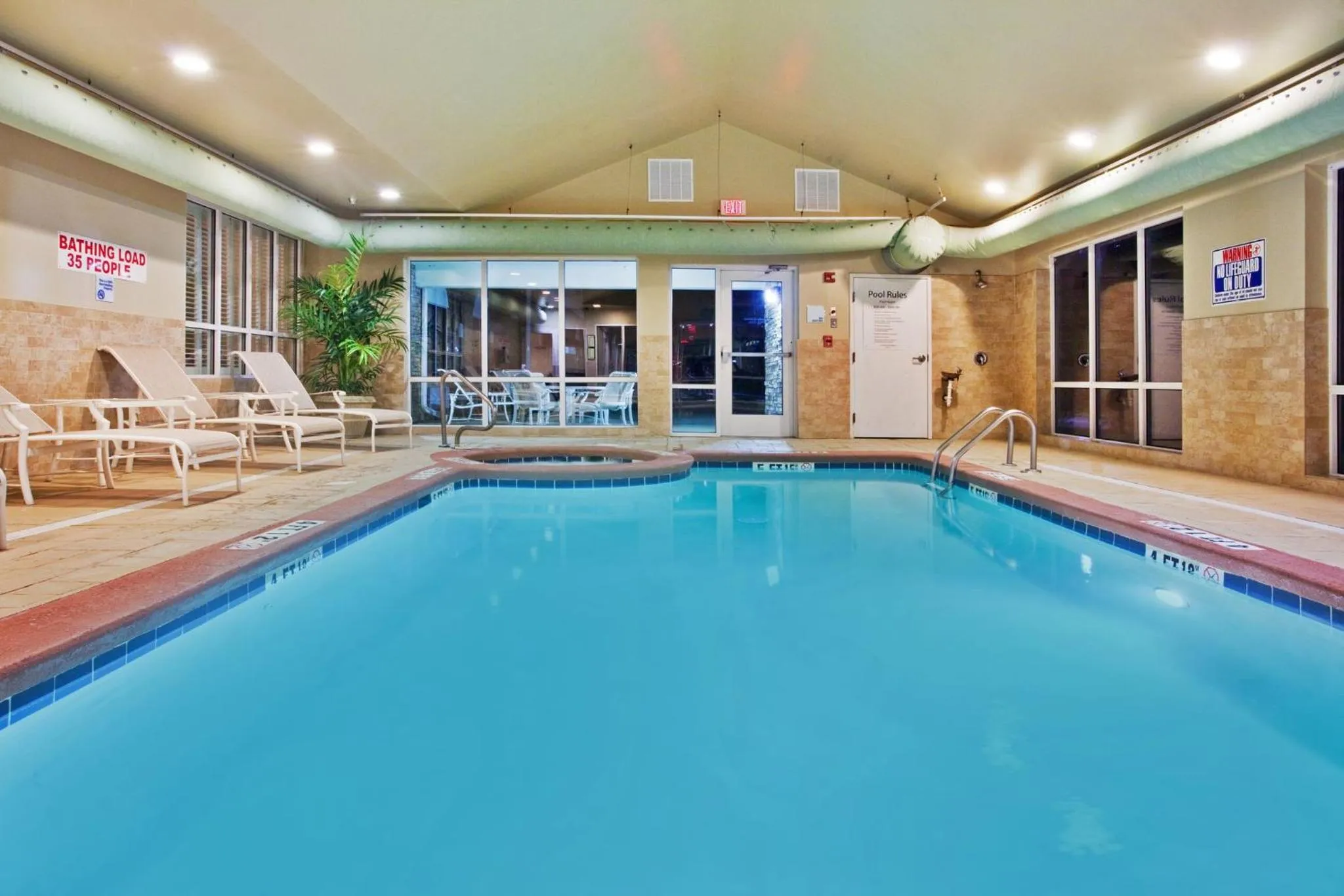 Swimming pool in Holiday Inn Express Savannah Airport by IHG