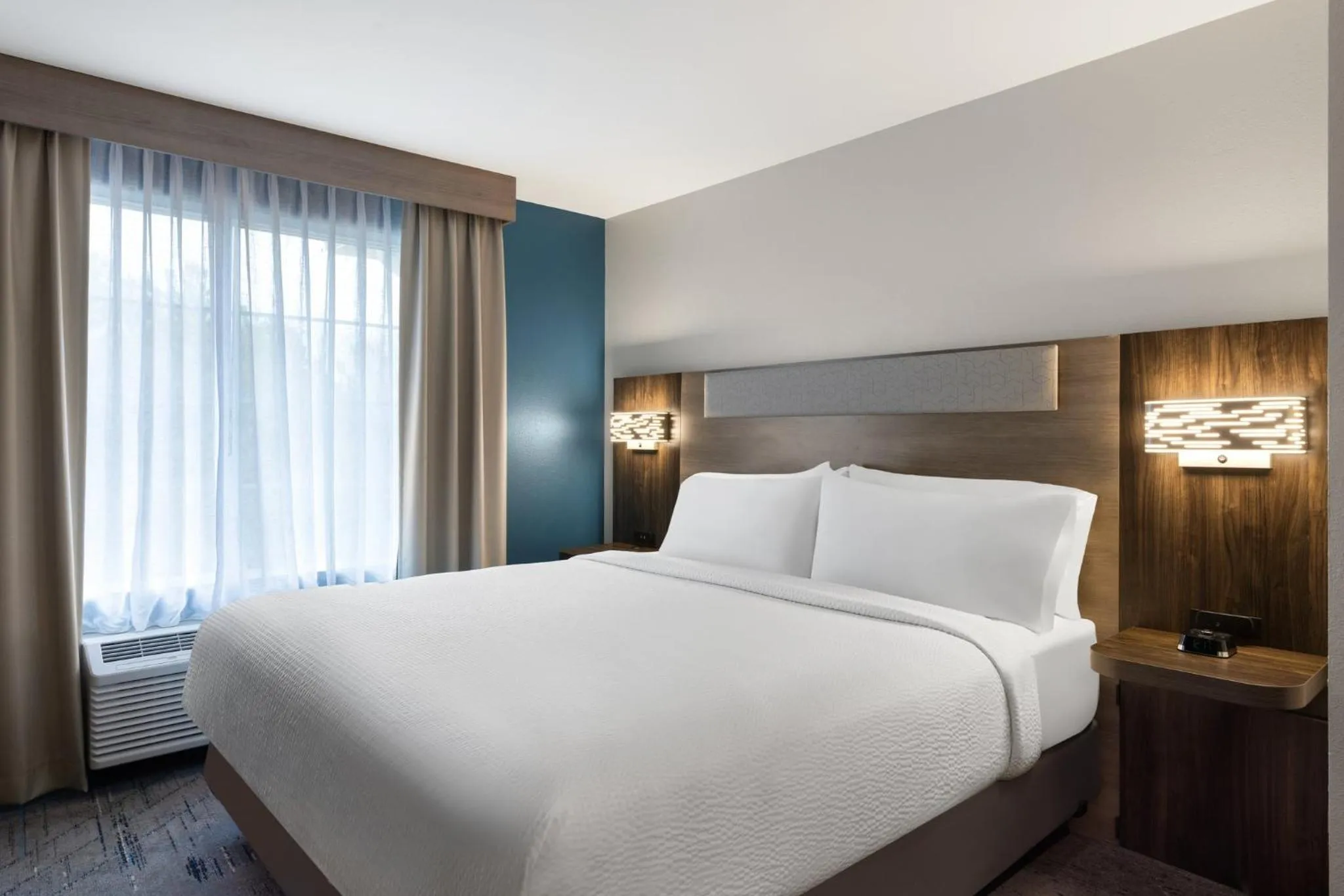 Photo of the whole room, Bed in Holiday Inn Express Savannah Airport by IHG