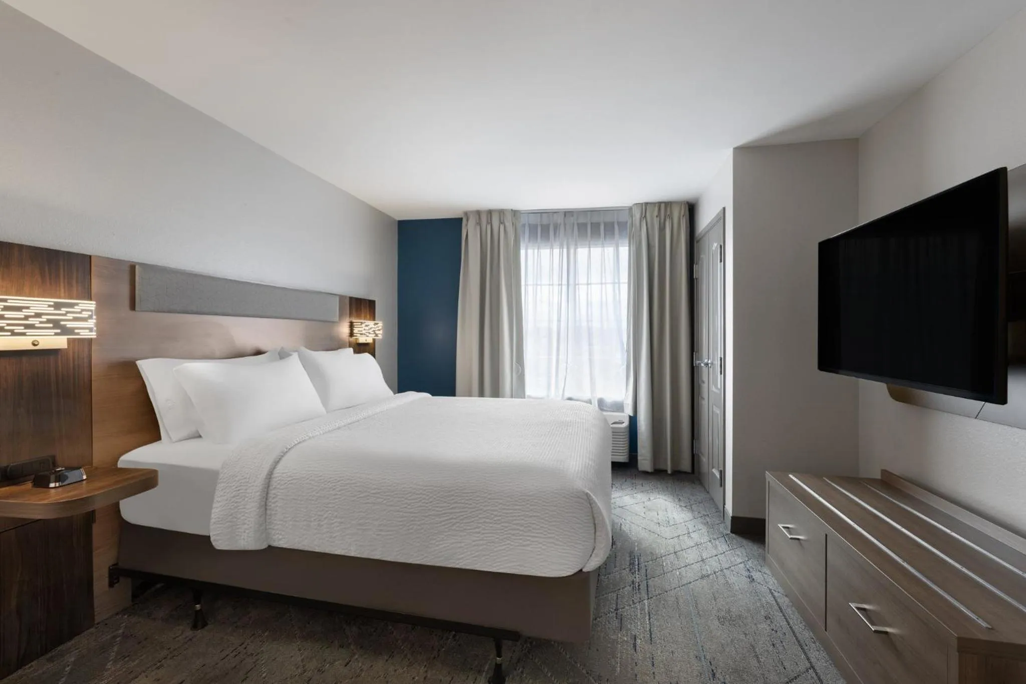 Photo of the whole room, Bed in Holiday Inn Express Savannah Airport by IHG