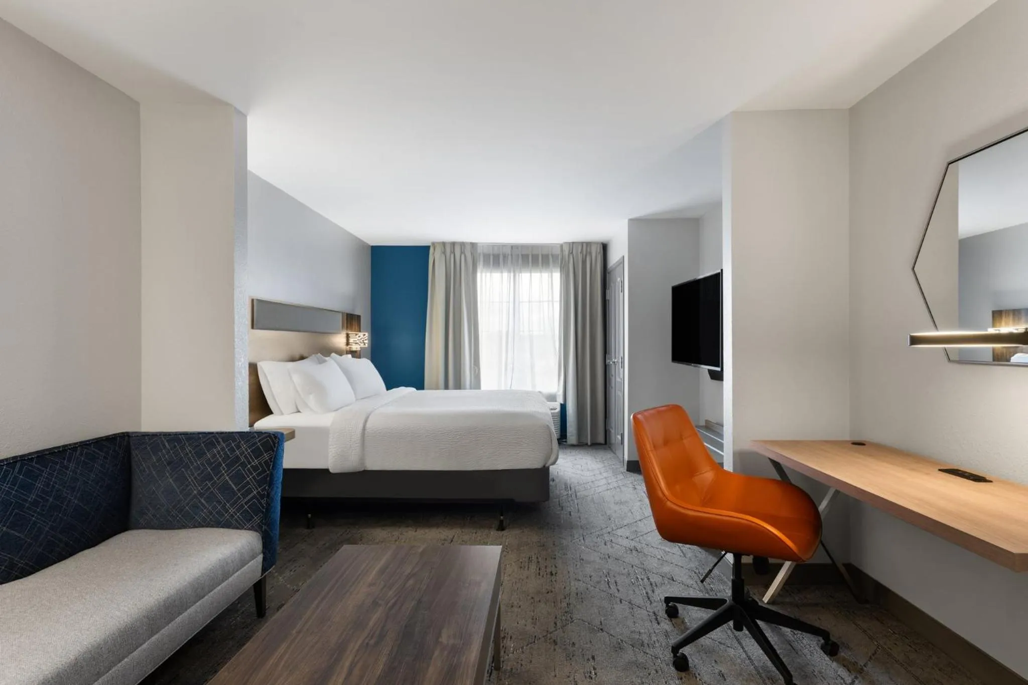 Photo of the whole room, Bed in Holiday Inn Express Savannah Airport by IHG