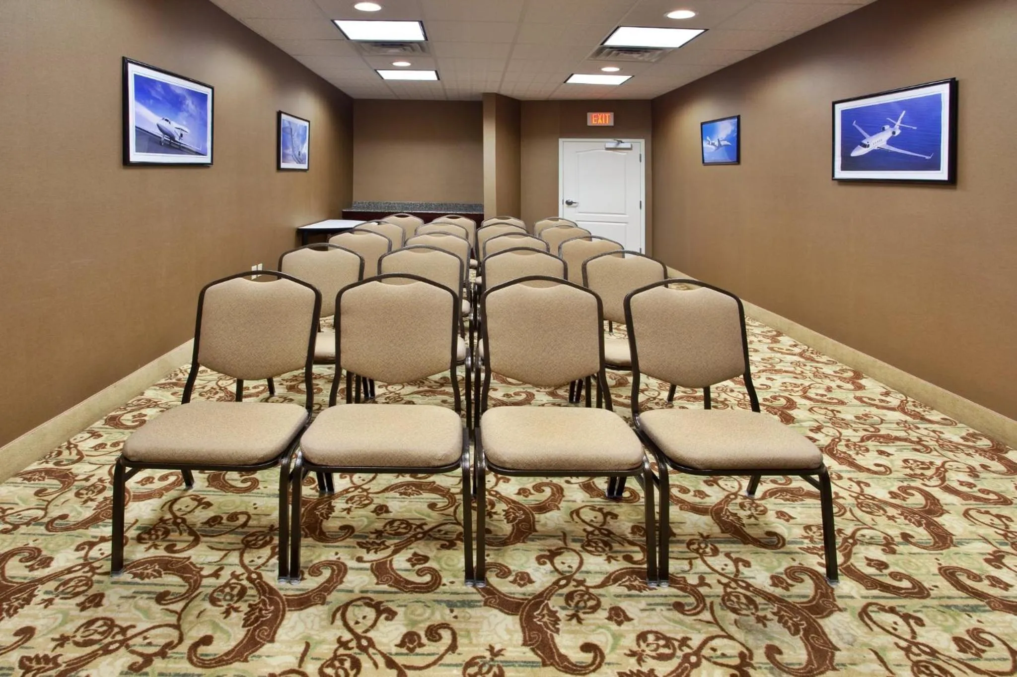 Meeting/conference room in Holiday Inn Express Savannah Airport by IHG