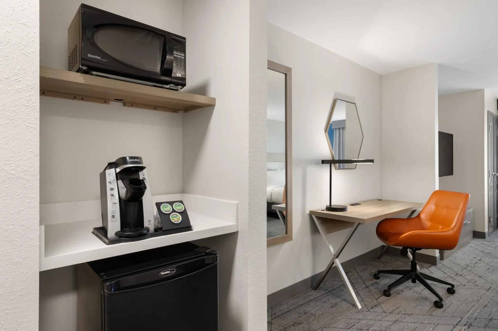 Photo of the whole room in Holiday Inn Express Savannah Airport by IHG