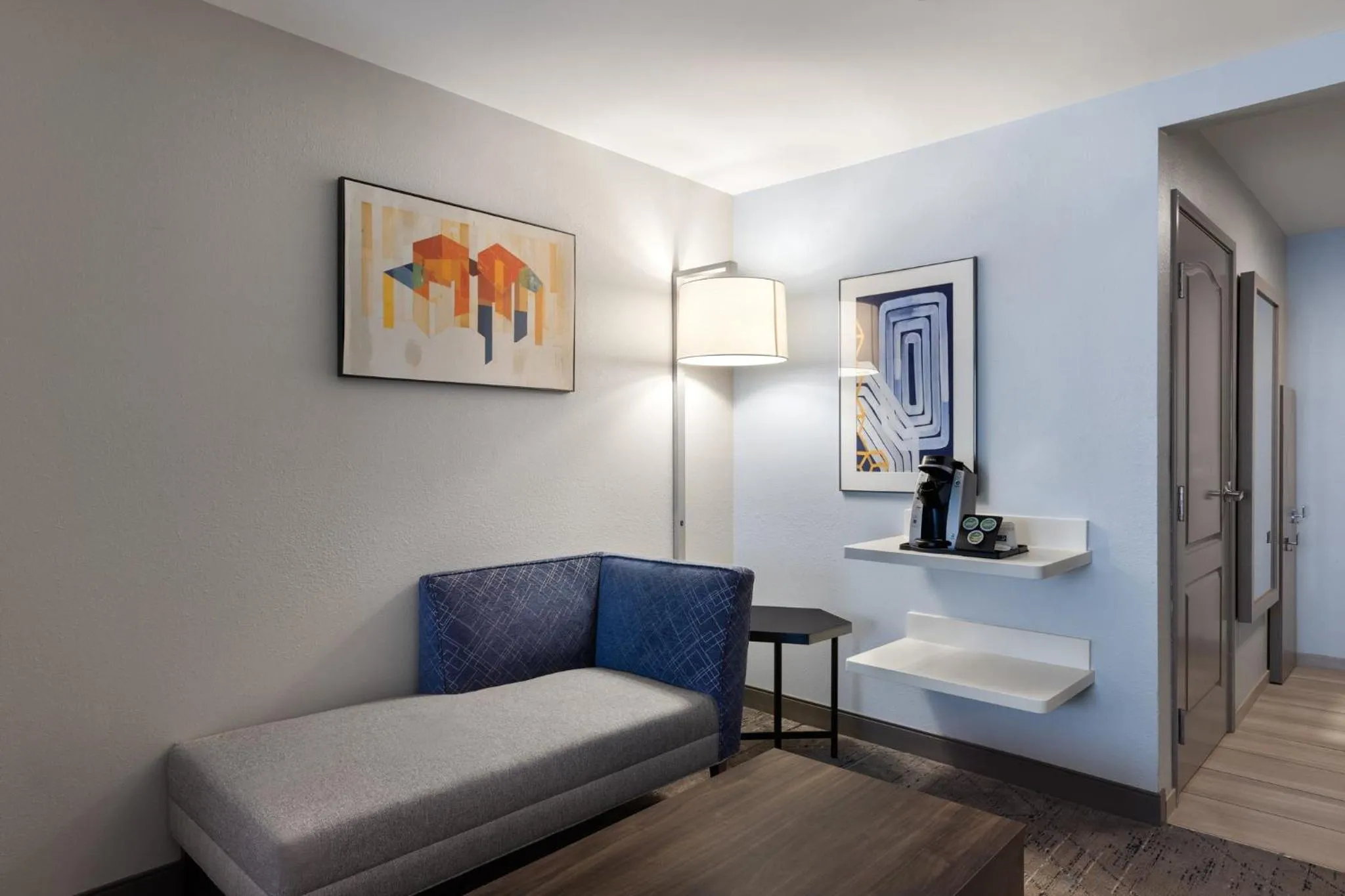 Photo of the whole room in Holiday Inn Express Savannah Airport by IHG