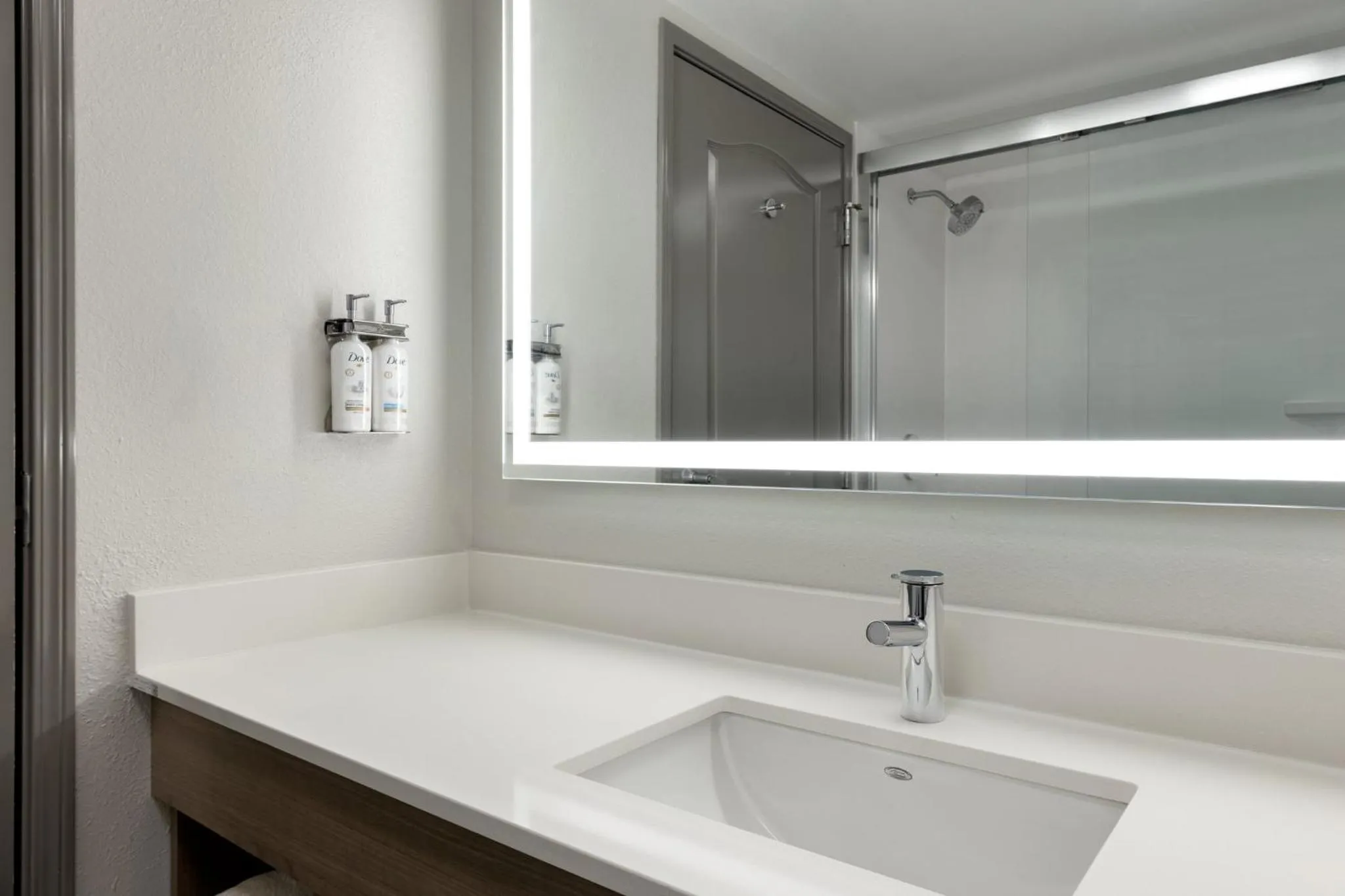 Photo of the whole room in Holiday Inn Express Savannah Airport by IHG