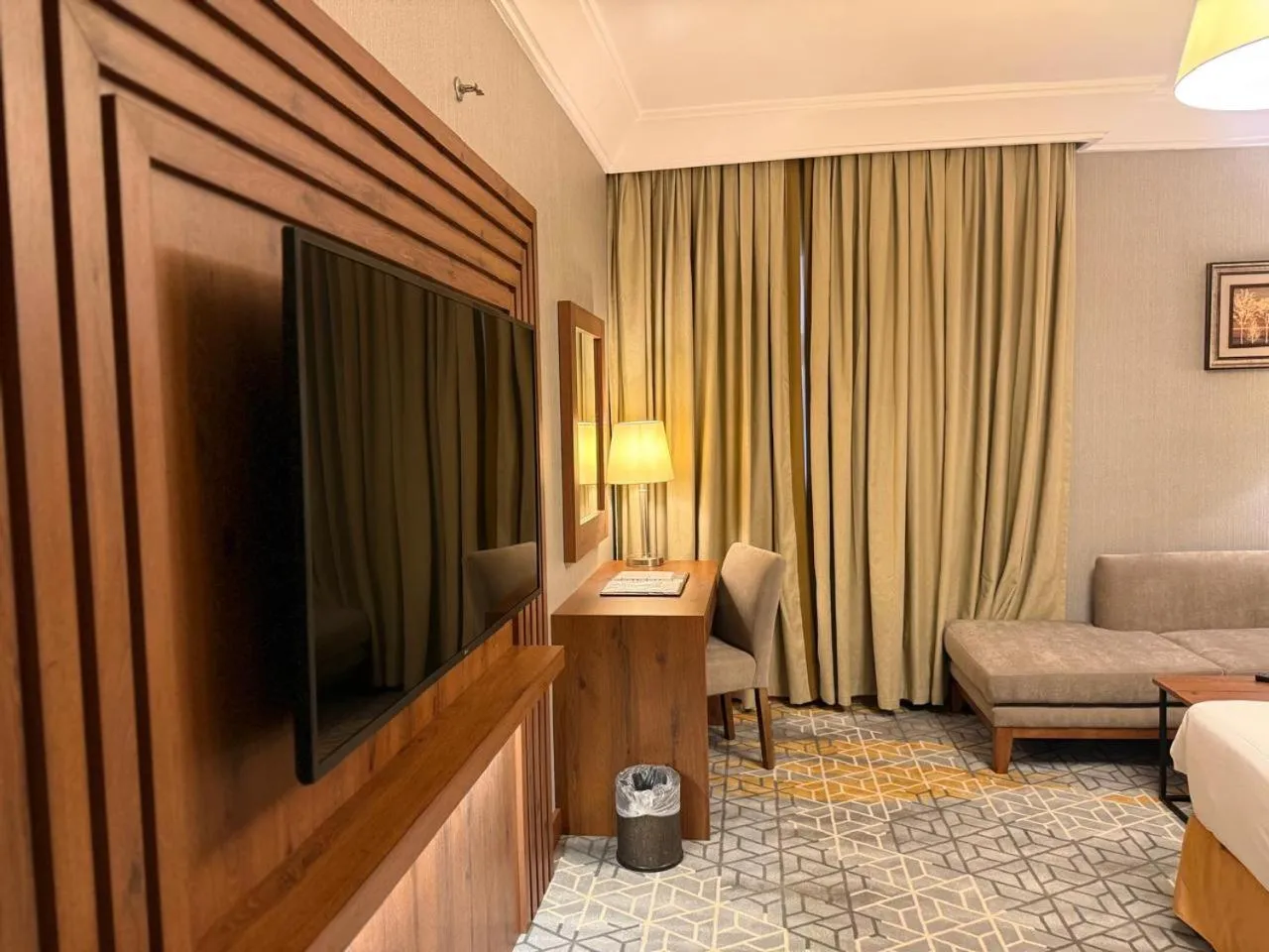 TV and multimedia, Bed in Crown Town Hotel