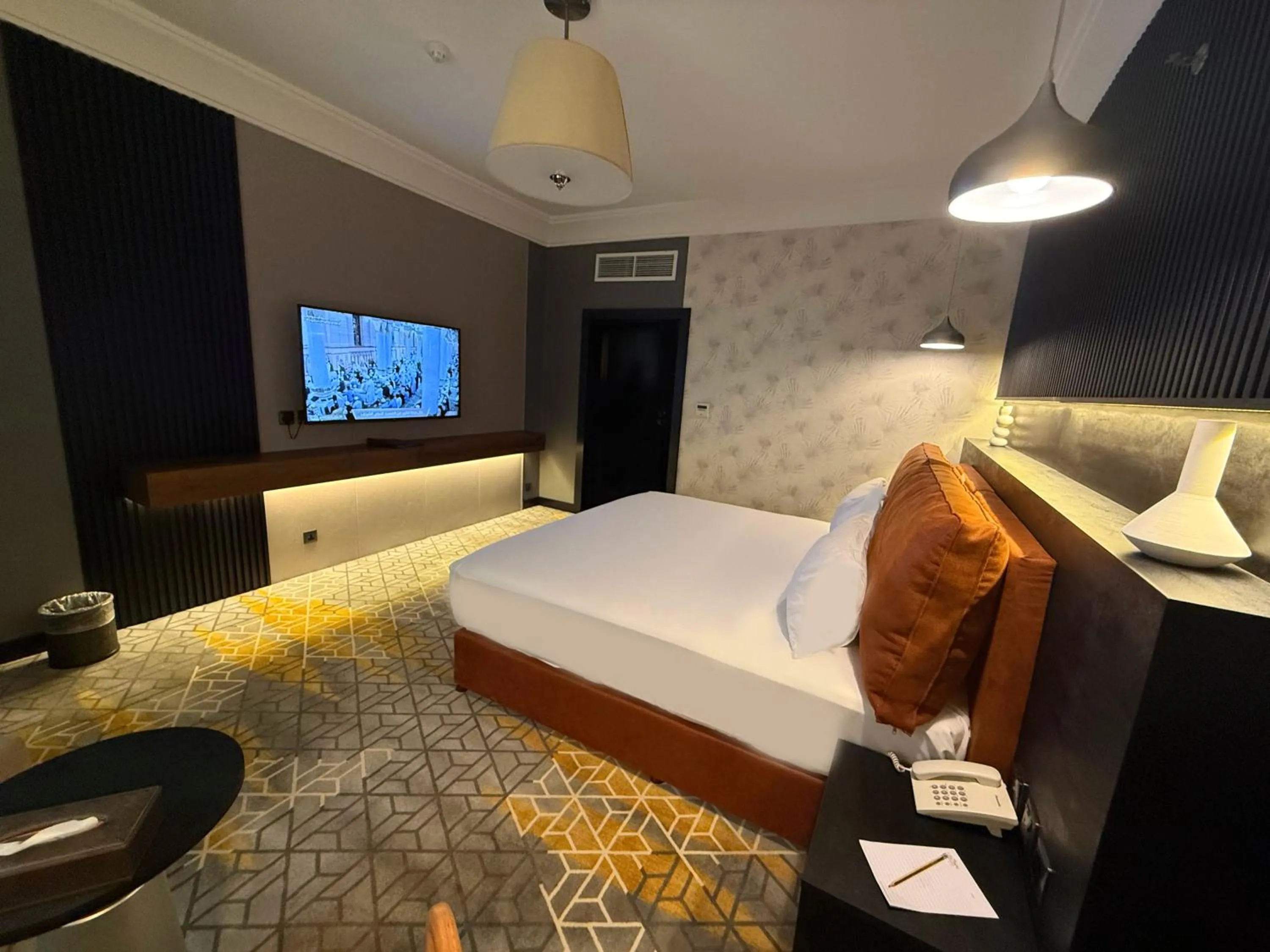 Bedroom, Bed in Crown Town Hotel