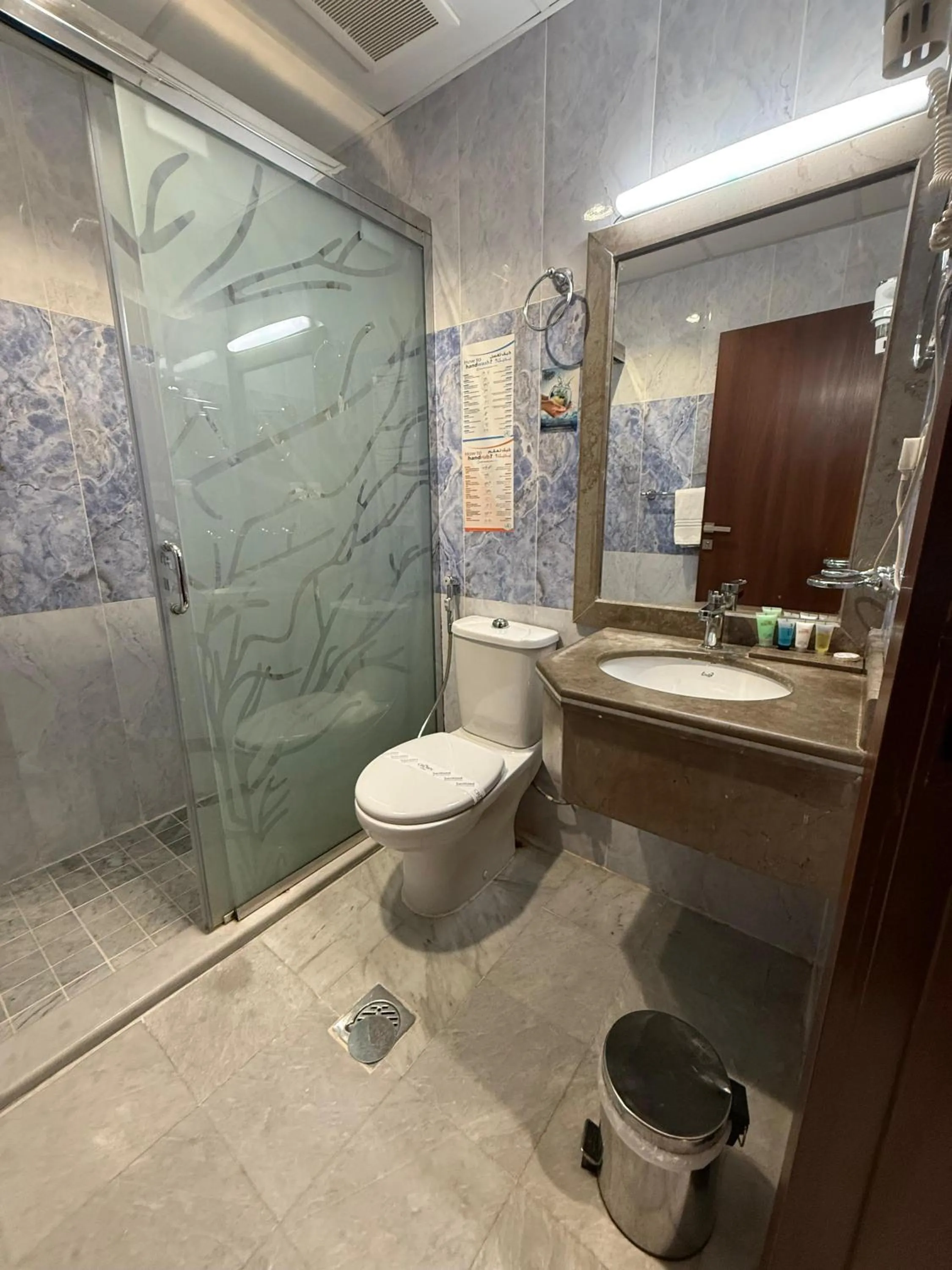 Toilet in Crown Town Hotel