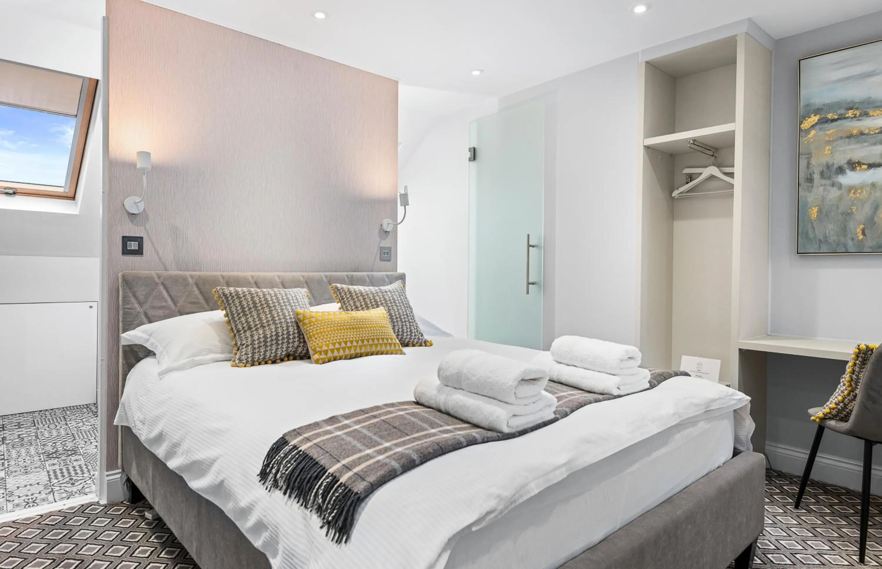 Two-Bedroom Suite in Windsorian Experience