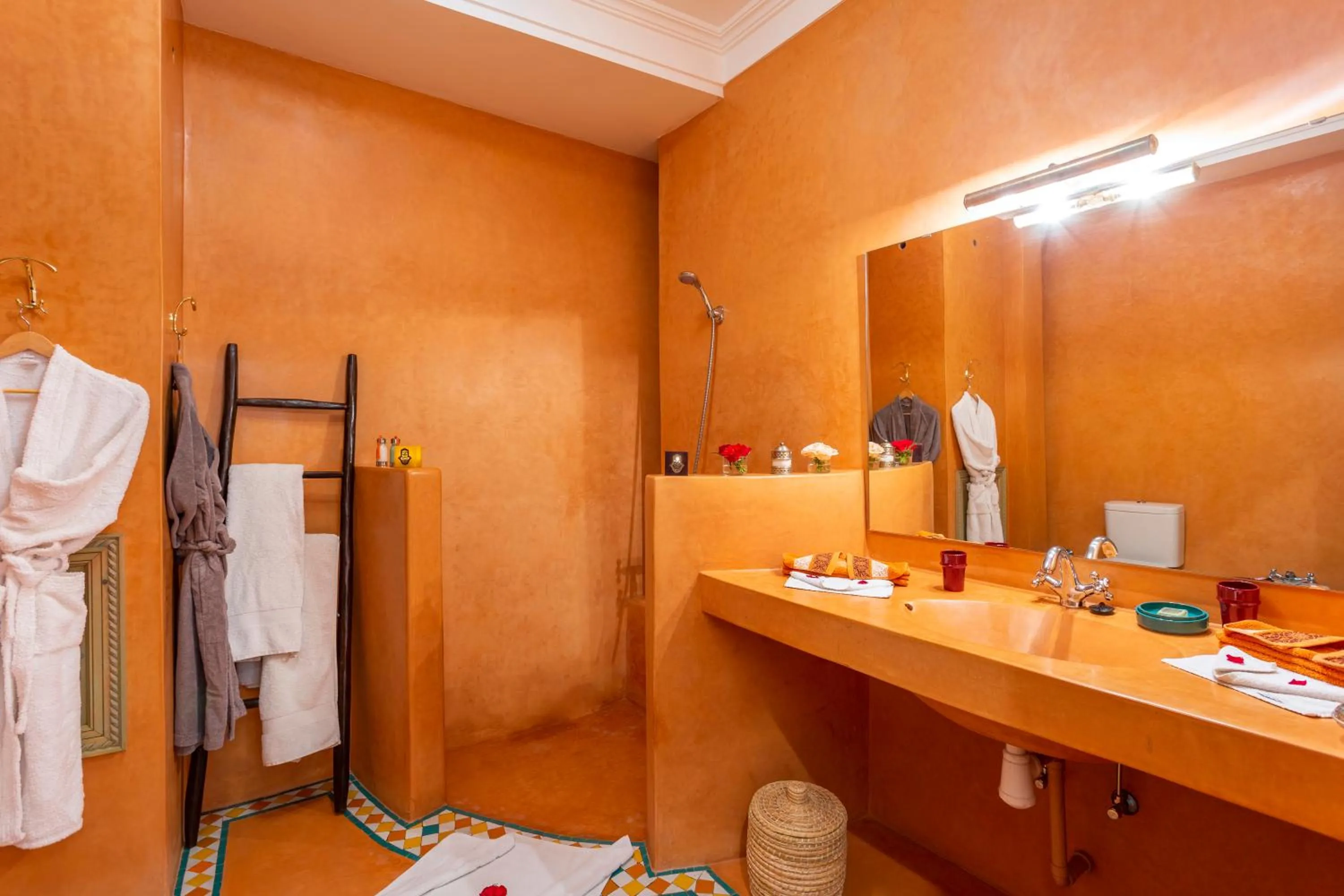 Shower in Riad Azahar