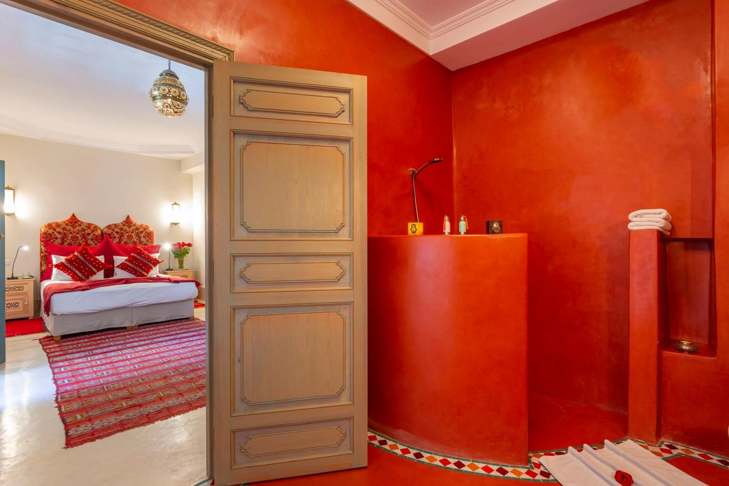Shower, Bed in Riad Azahar