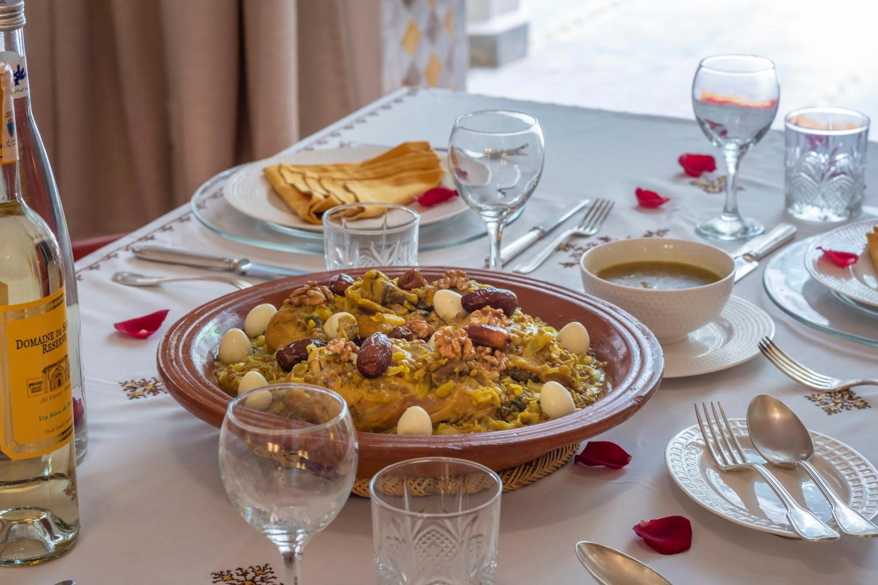 Restaurant/places to eat in Riad Azahar