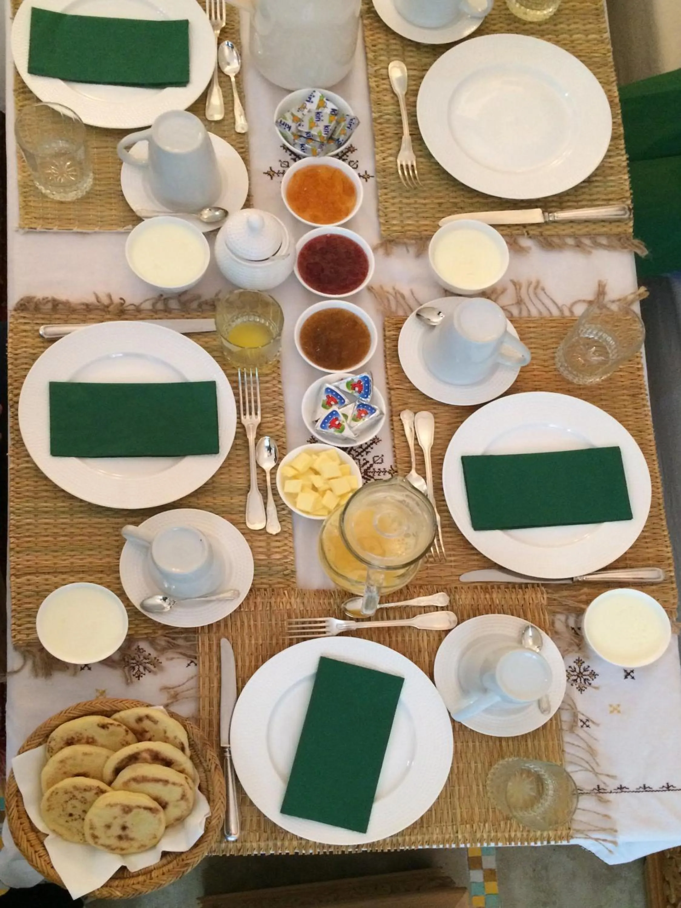 Restaurant/places to eat in Riad Azahar