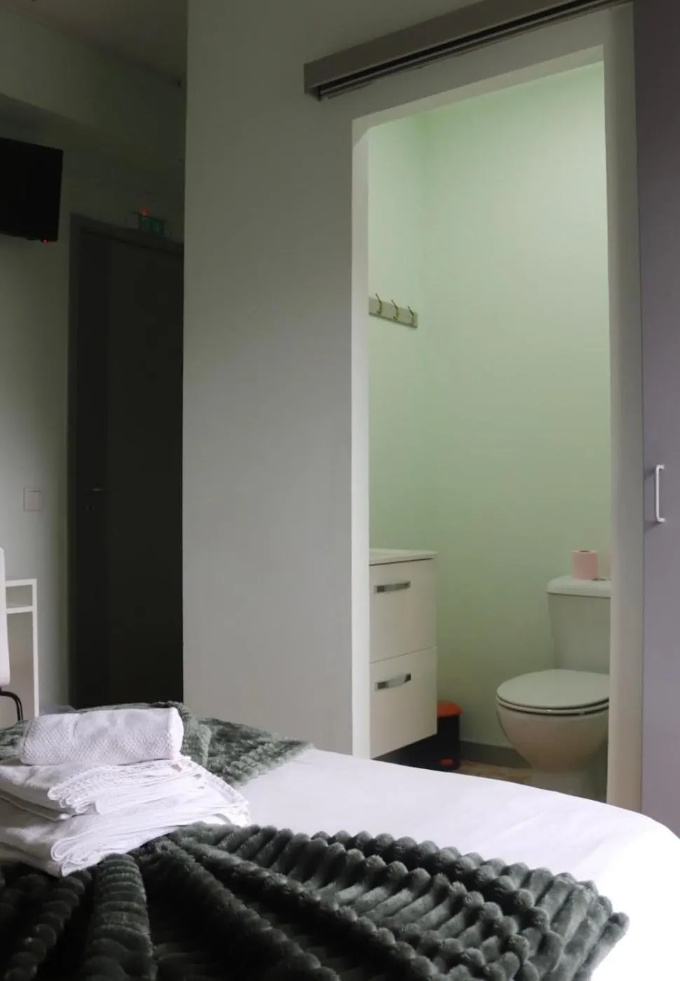 Bathroom, Bed in Mirandesa Garden