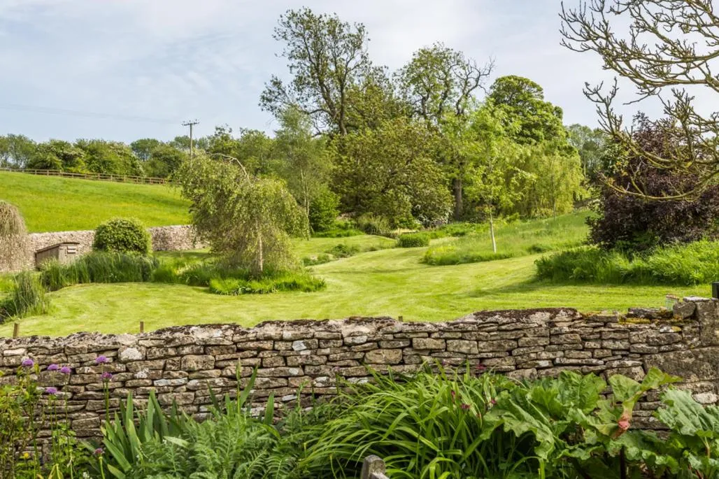 Property building in Aylworth Manor