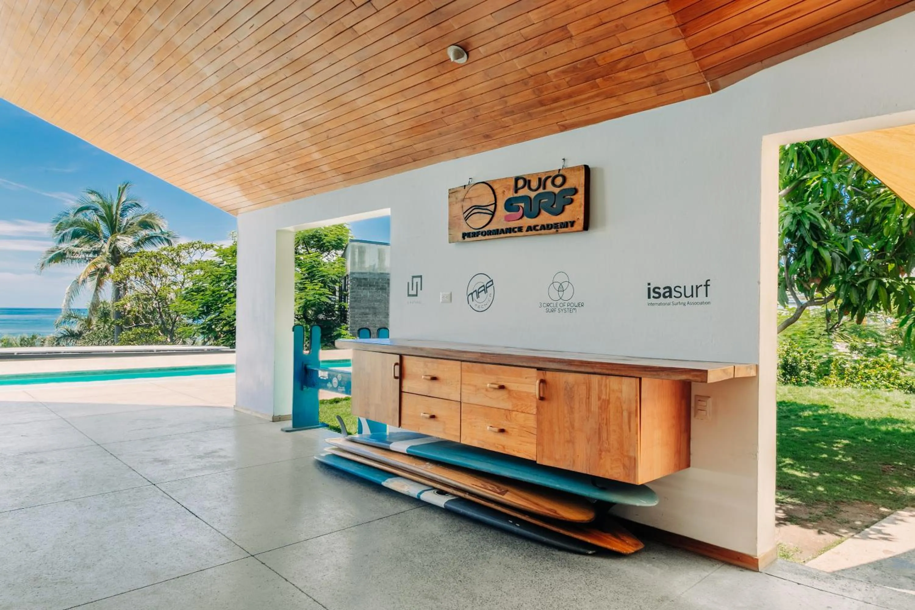 Puro Surf Hotel & Performance Academy