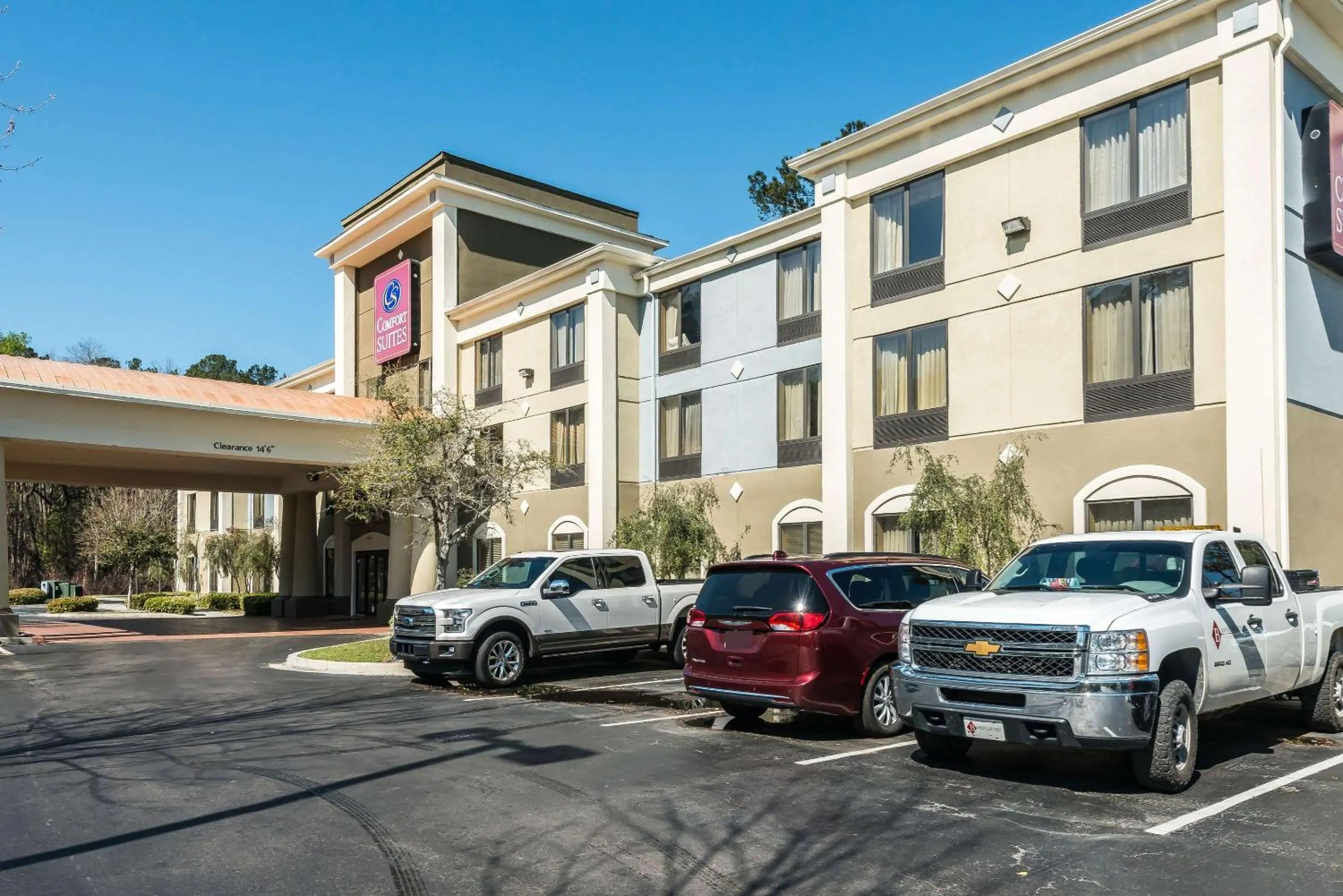 Property building in Comfort Suites near MCAS Beaufort