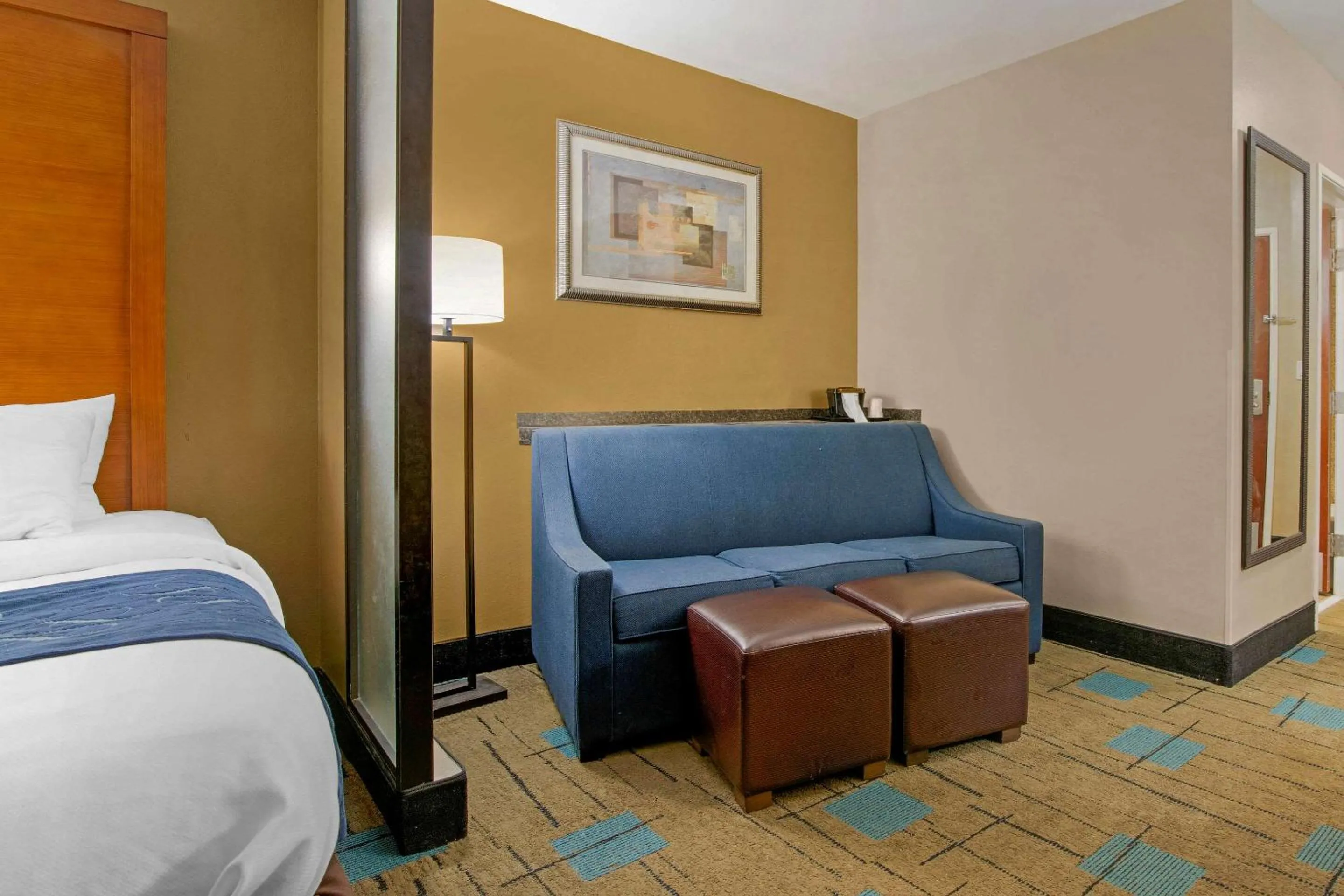 Photo of the whole room, Bed in Comfort Suites near MCAS Beaufort