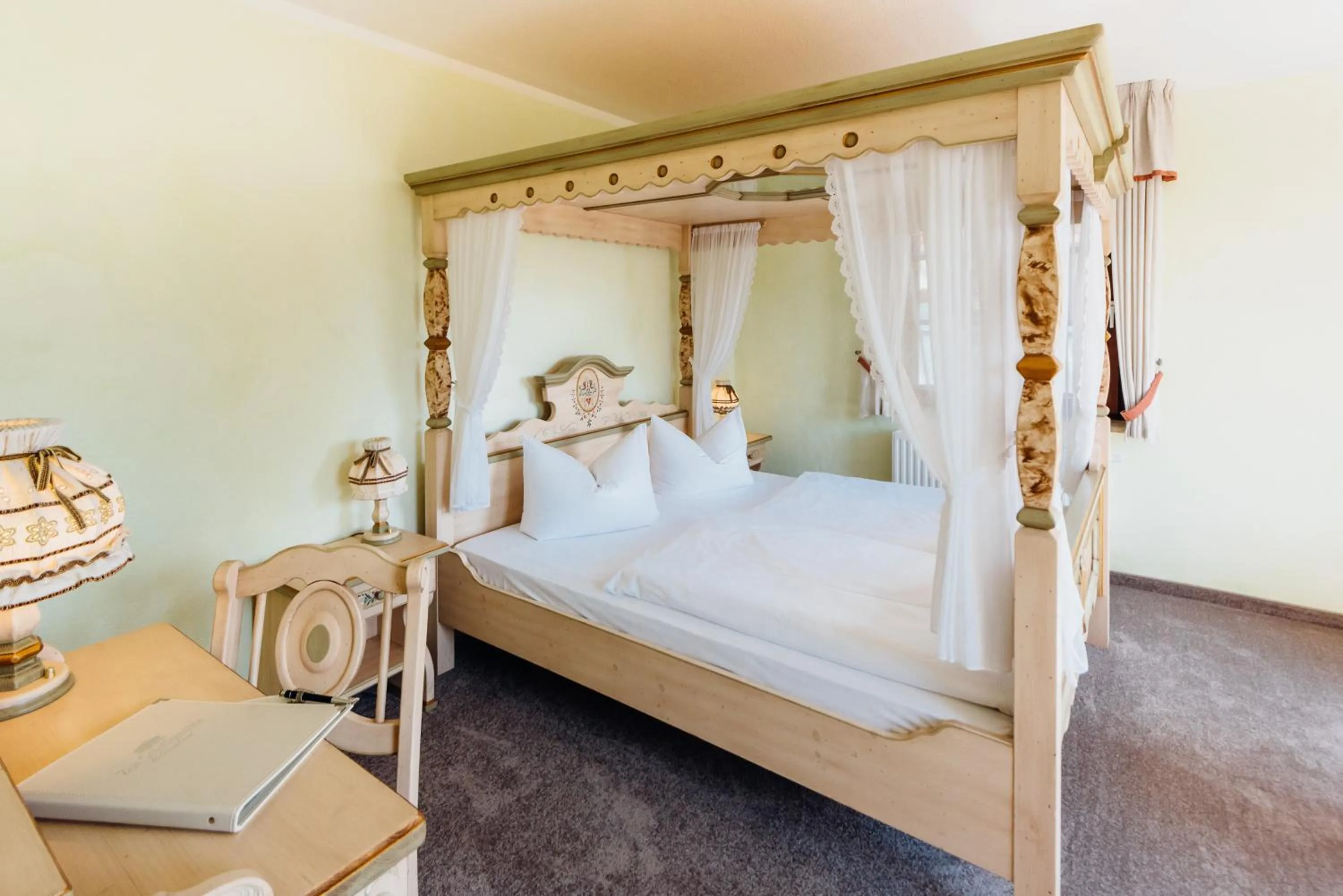 Photo of the whole room, Bed in Erlebnishotel "Zur Schiffsmühle" GmbH