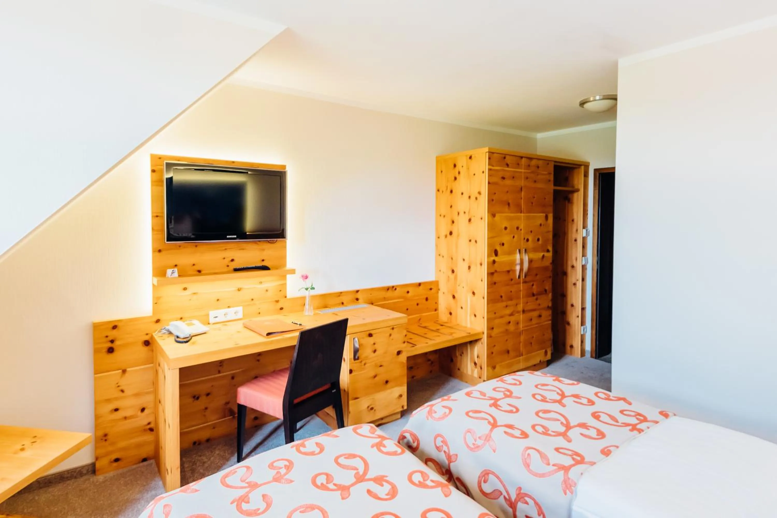 Photo of the whole room, Bed in Erlebnishotel "Zur Schiffsmühle" GmbH