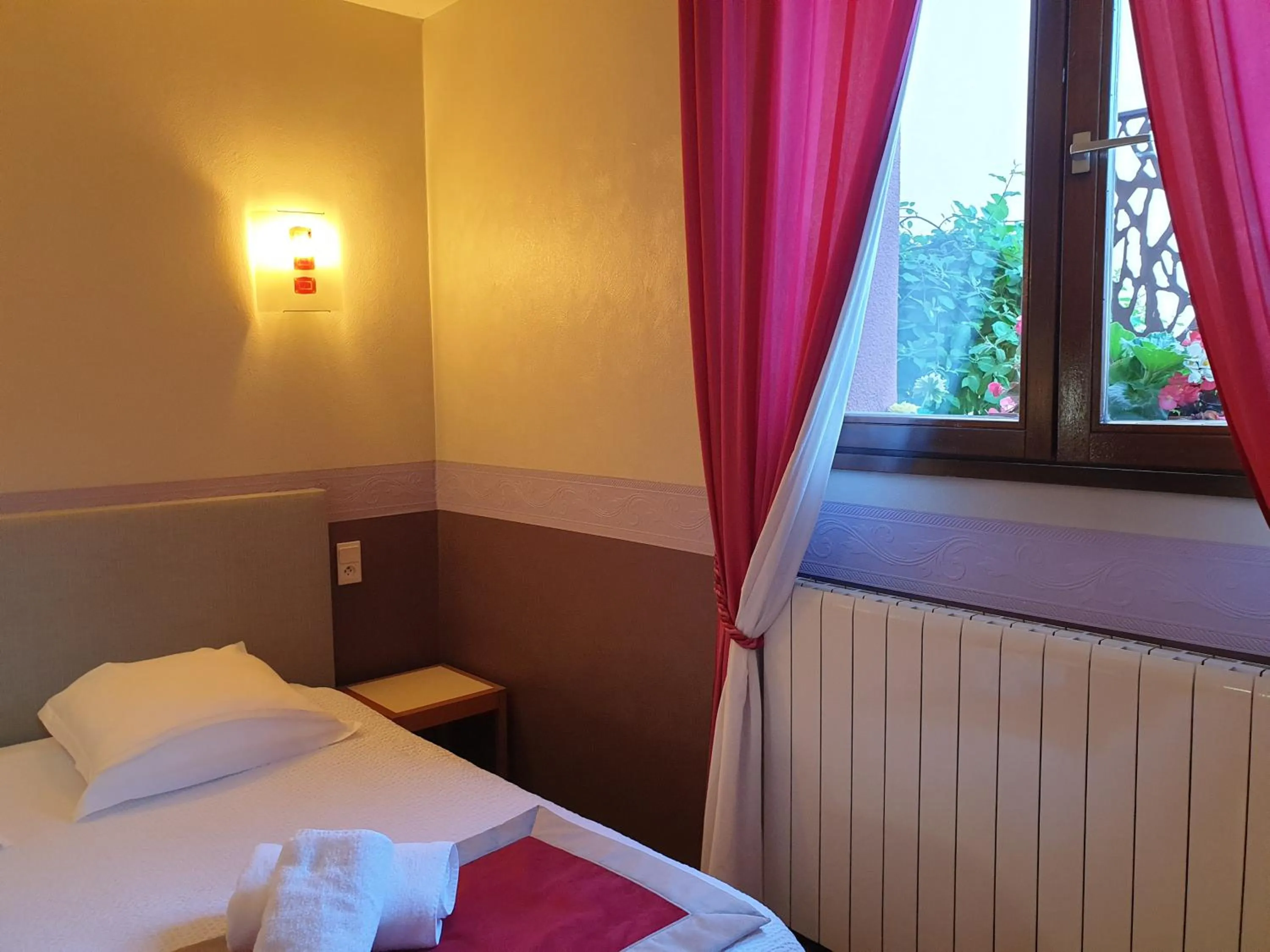 Bed in Relais Vosgien - Hôtel Restaurant "la Table de Sophia"