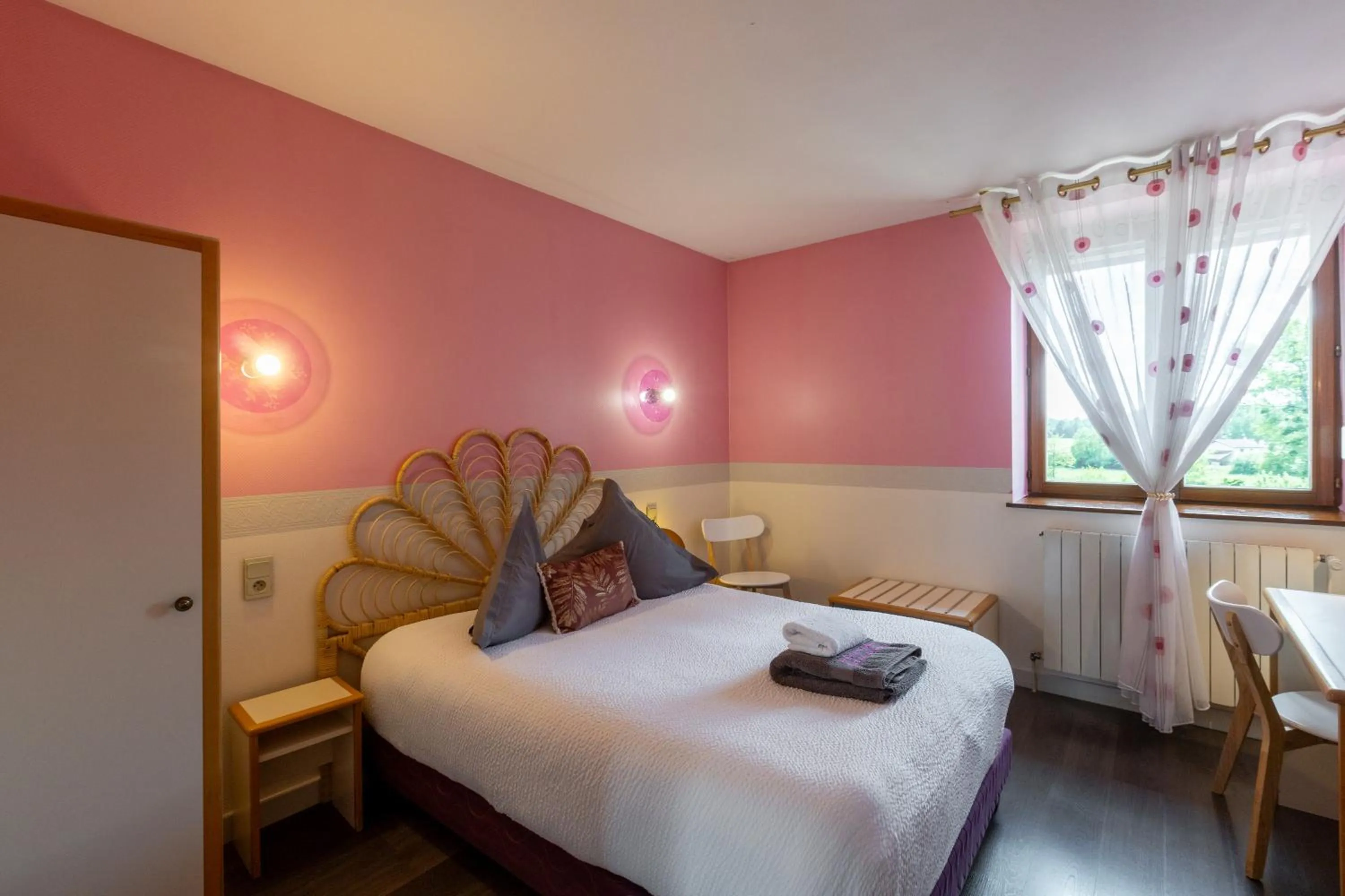 Bed in Relais Vosgien - Hôtel Restaurant "la Table de Sophia"