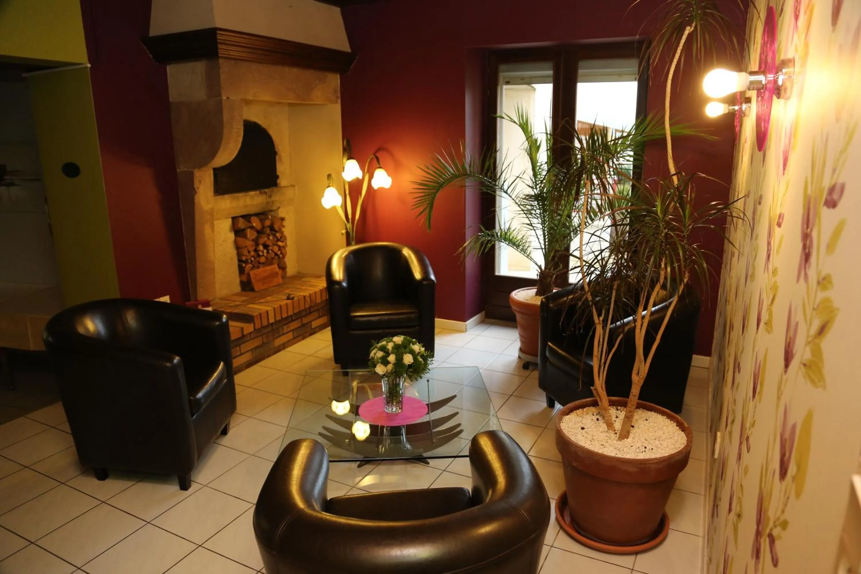 Lounge or bar in Relais Vosgien - Hôtel Restaurant "la Table de Sophia"