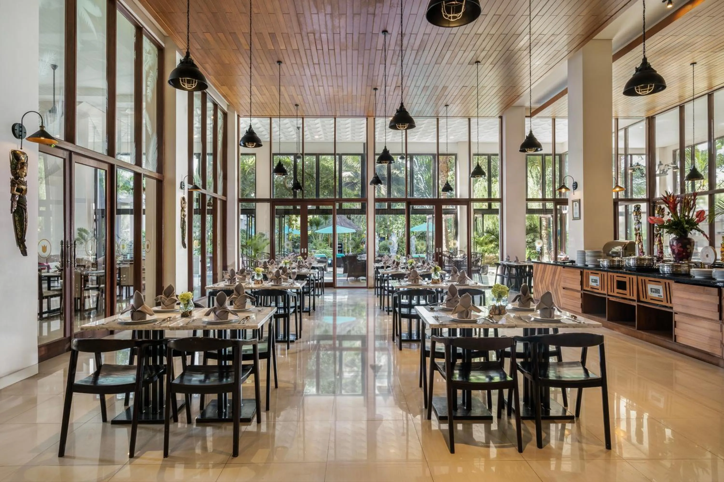 Restaurant/places to eat in Royal Tulip Springhill Resort Jimbaran