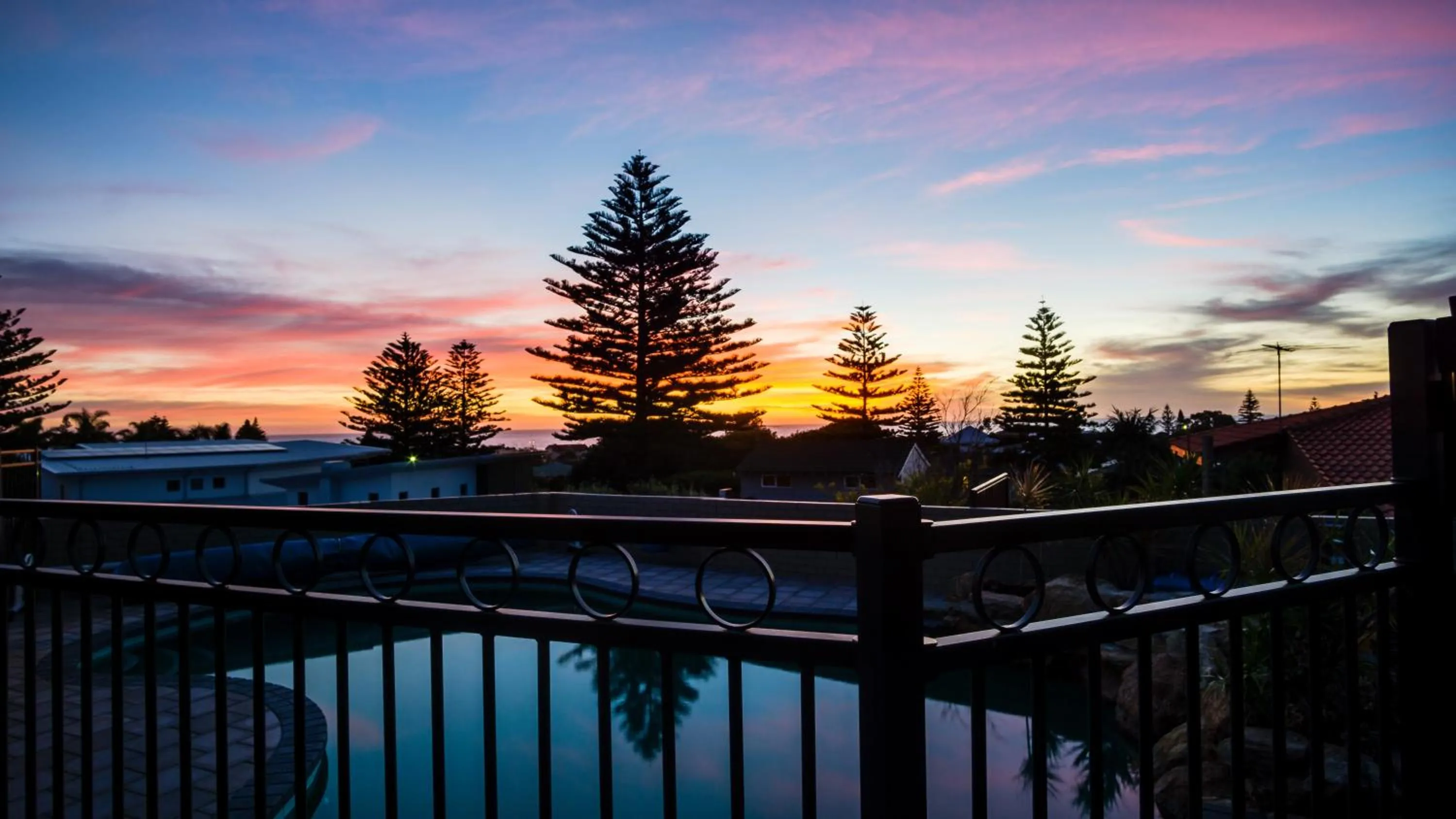 Property building in Mullaloo B & B