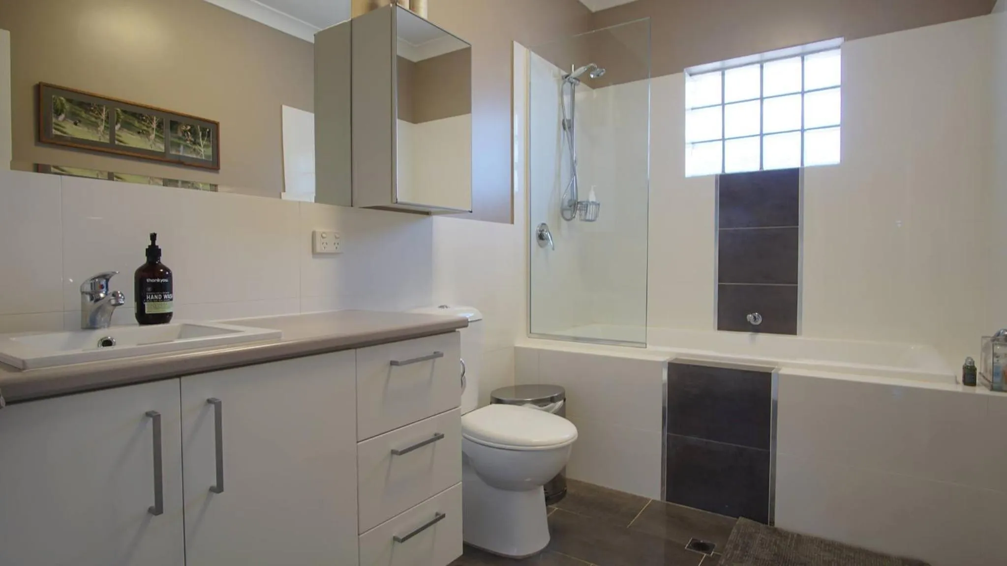 Bathroom in Mullaloo B & B