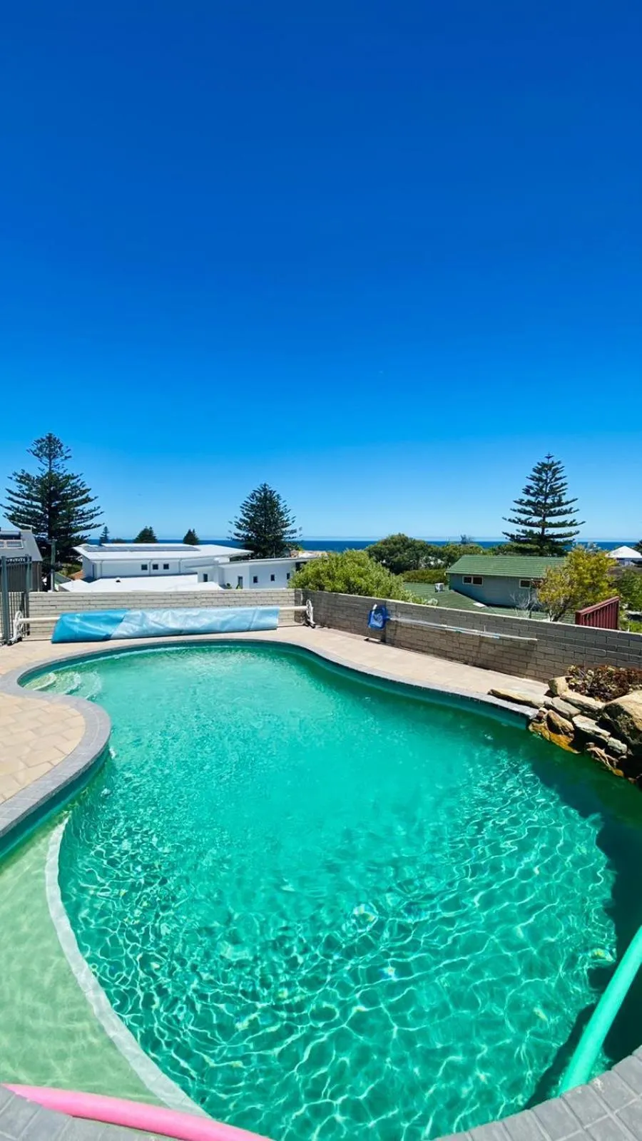 Swimming pool in Mullaloo B & B