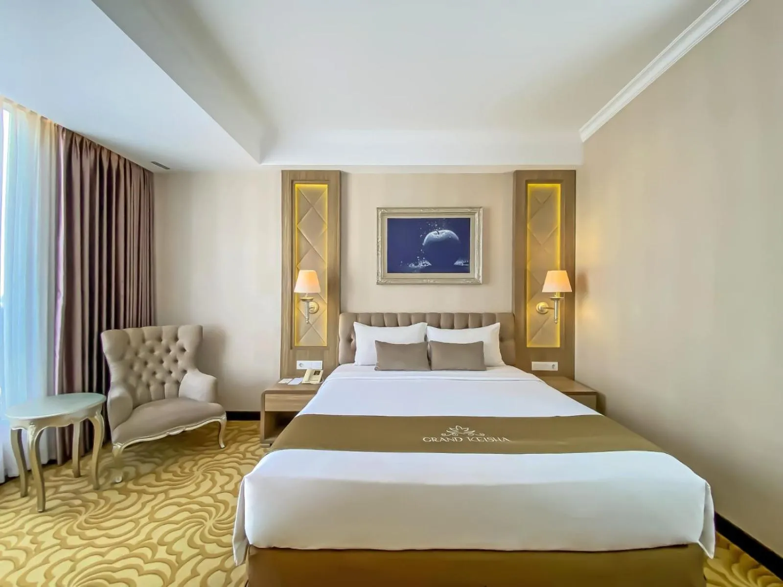 Bedroom, Bed in Grand Keisha Yogyakarta