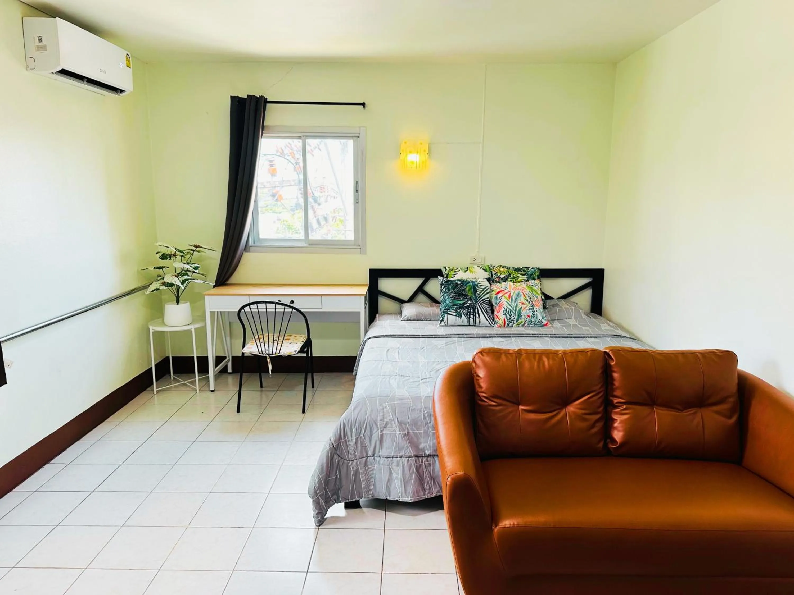 Seating area, Bed in K.L.Apartment