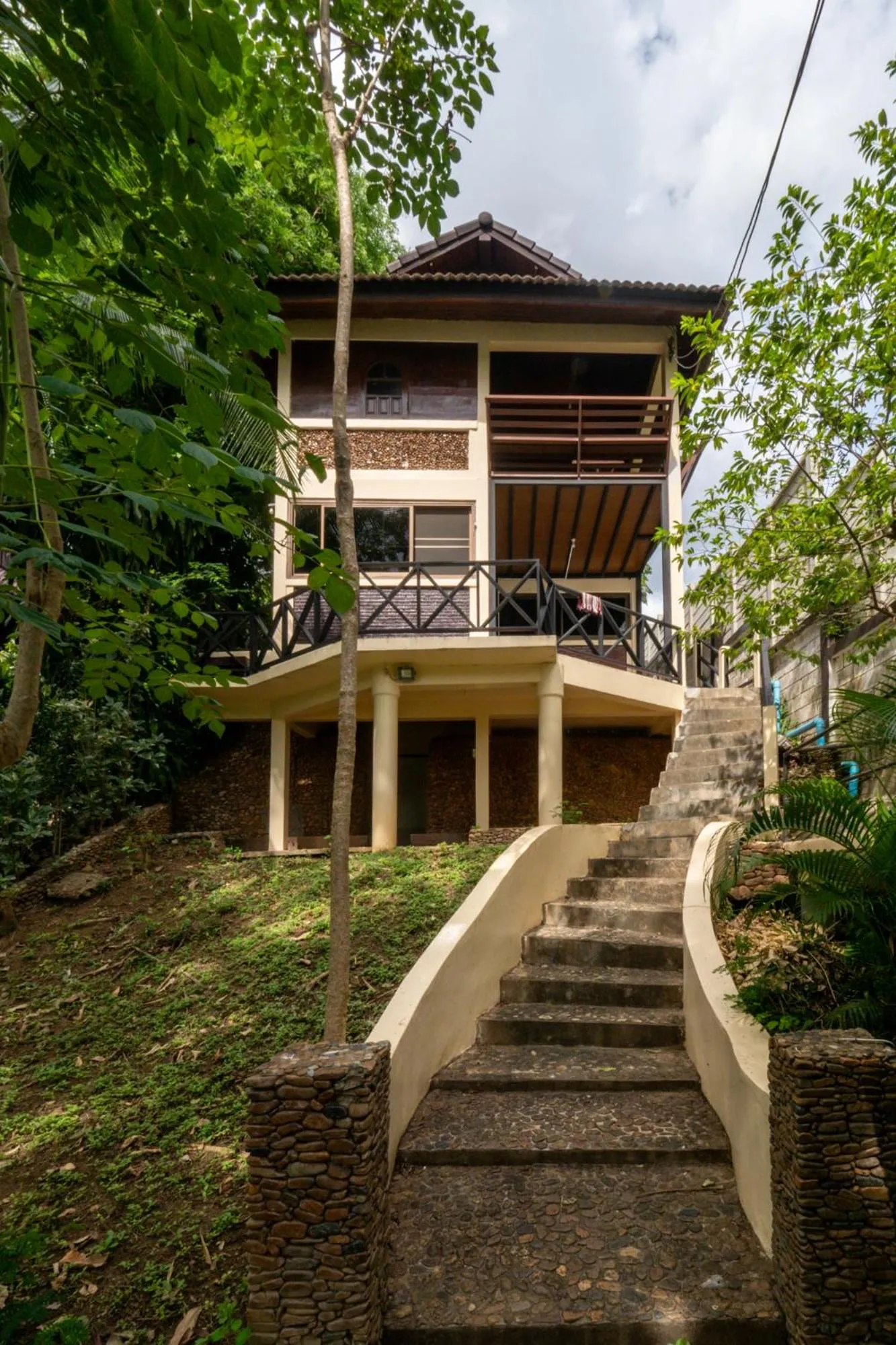 Property building in Ratmanee House