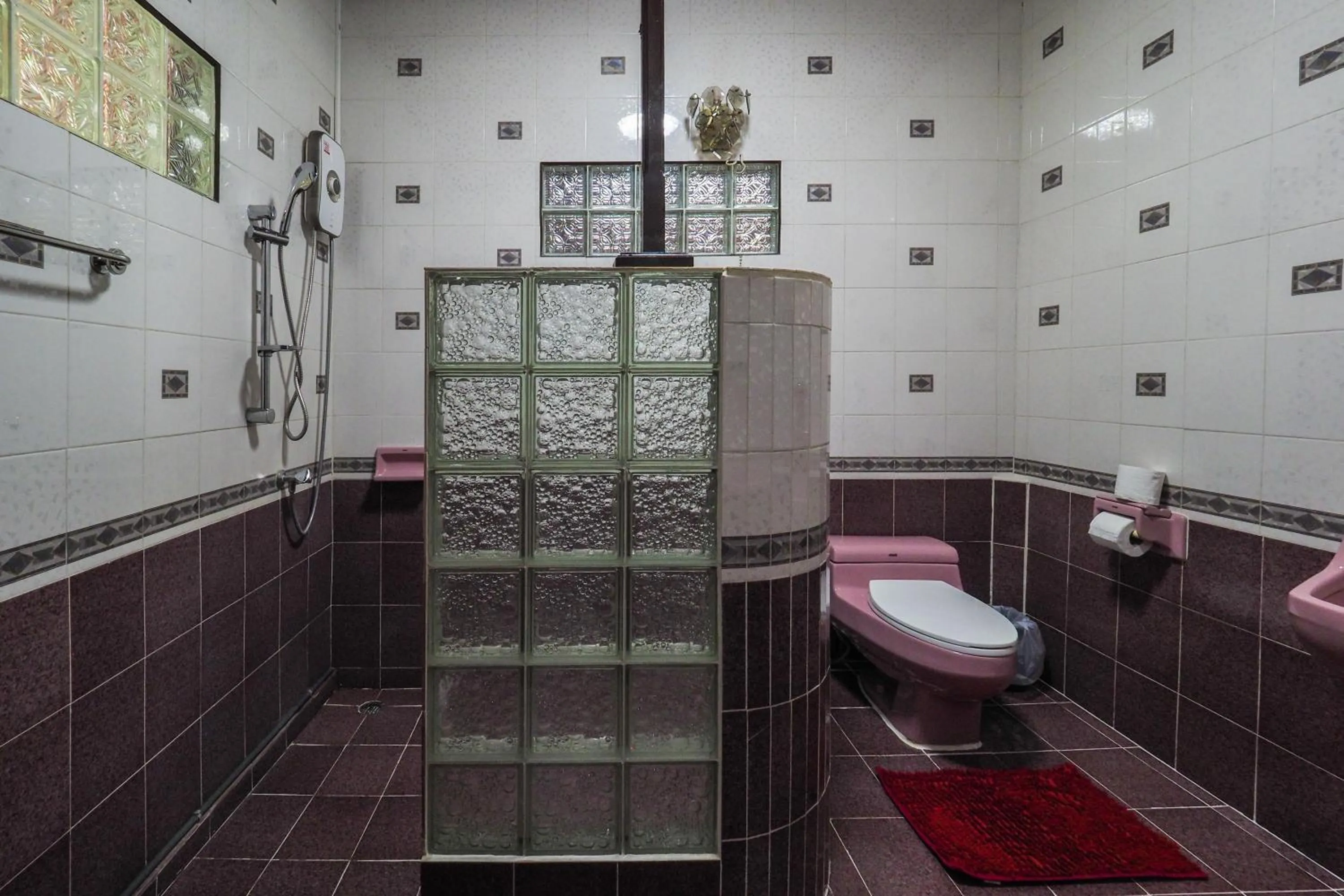 Bathroom in Ratmanee House